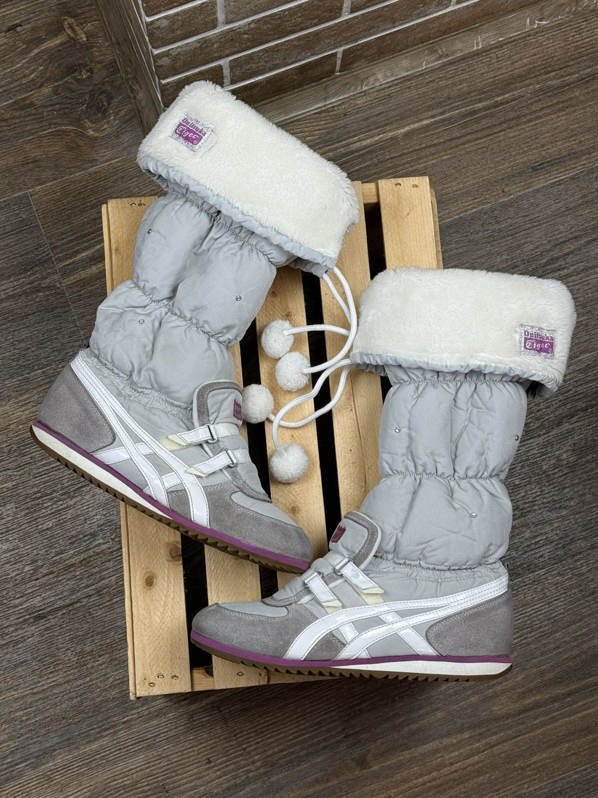 Onitsuka Tiger Womans Asics Onitsuka Tiger Faux Fur Y2K Gray Snow Boots Size US 10 / IT 40 - 2 Thumbnail