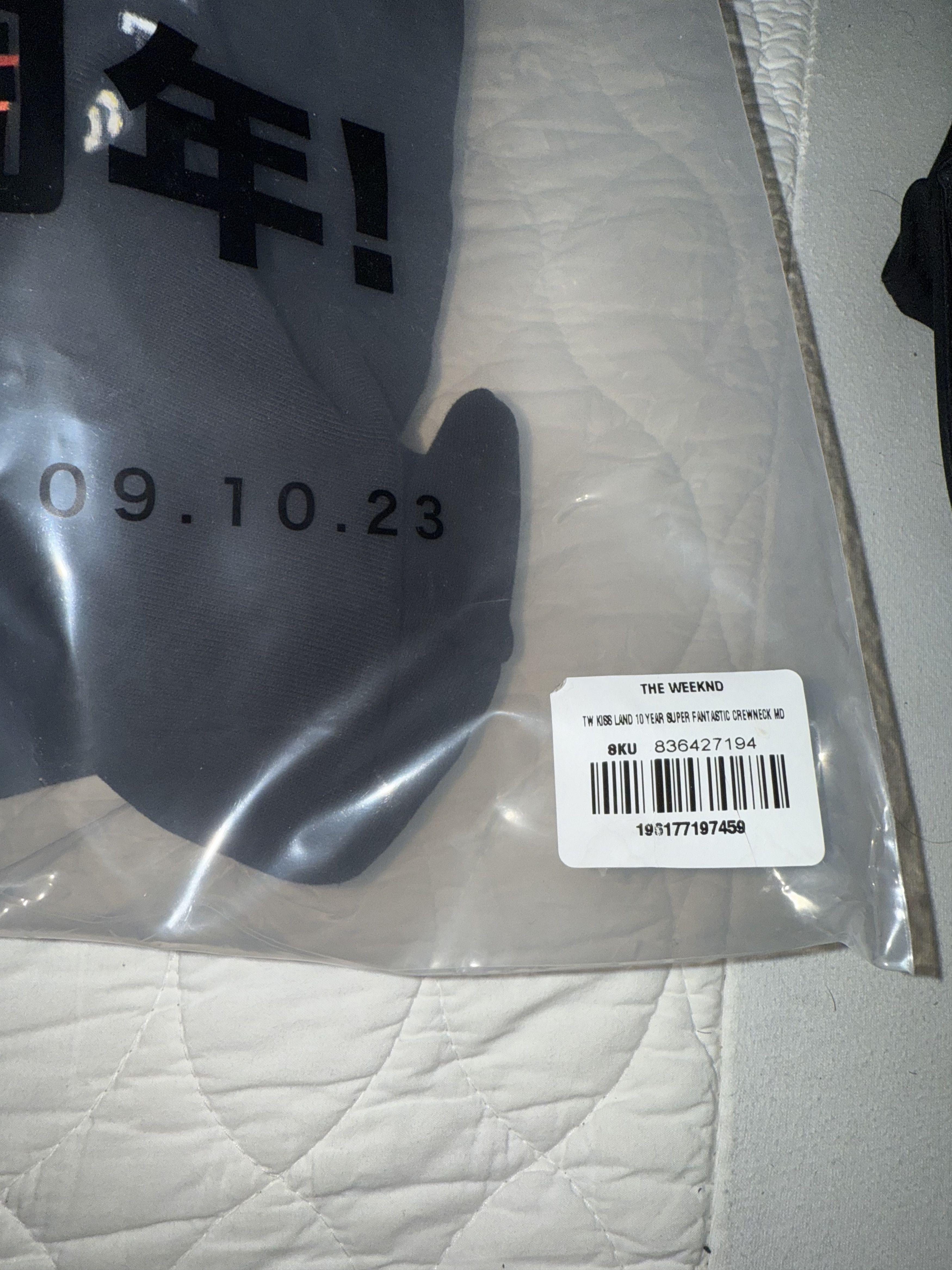 The Weeknd The Weeknd Kiss land 10 Year anniversary Crewneck Size US M / EU 48-50 / 2 - 2 Thumbnail