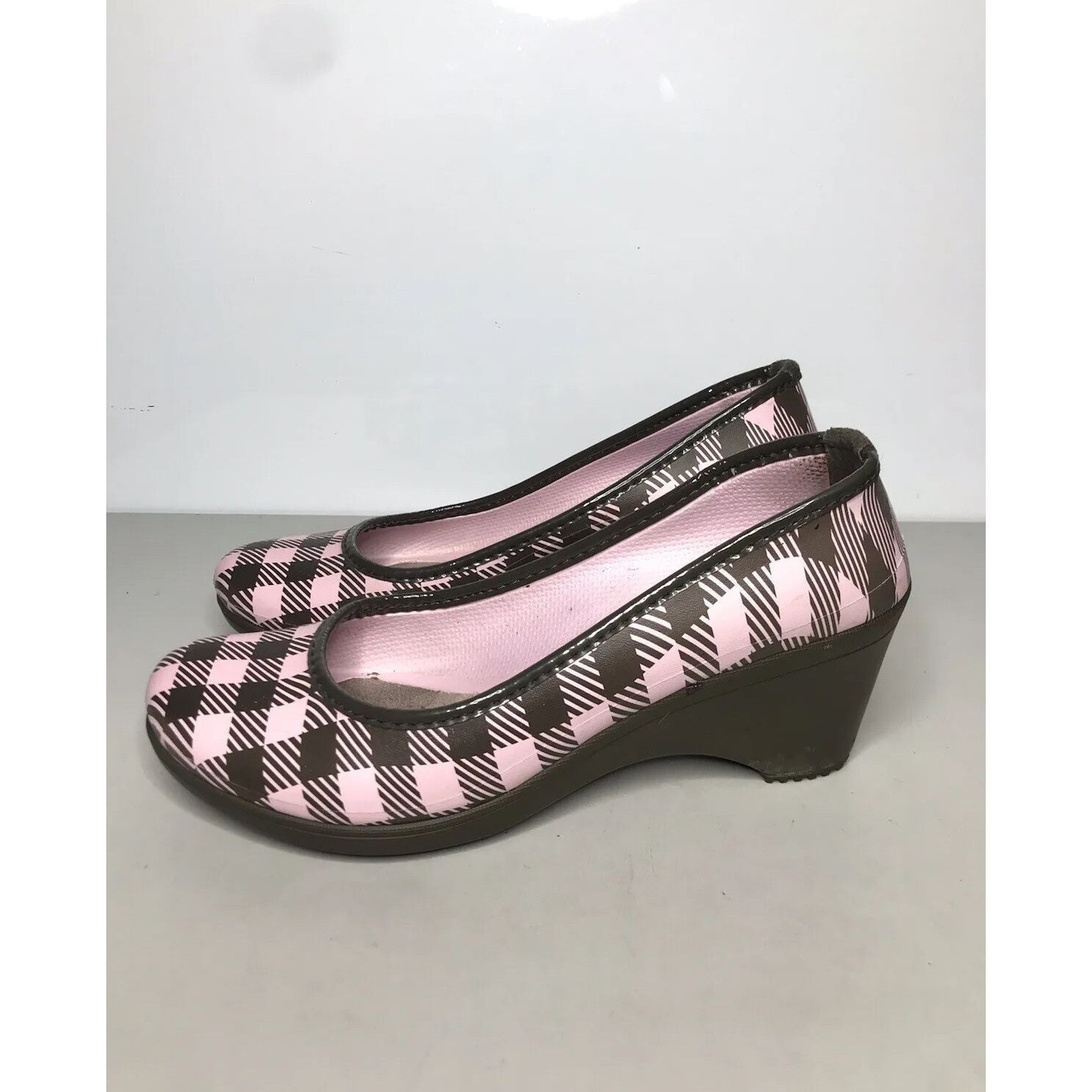 Crocs Crocs Pink Brown Plaid Rubber SlipOn Pump Casual Wedge Shoes Size US 9 / IT 39 - 12 Thumbnail
