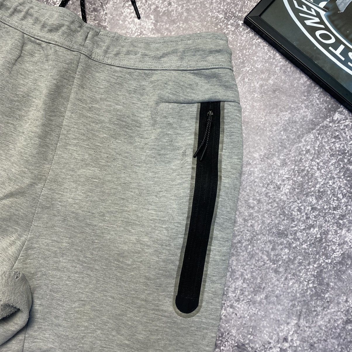 Nike × Vintage Men’s Nike Tech Fleece New Collection Small Logo drill pants Size US 30 / EU 46 - 13 Thumbnail