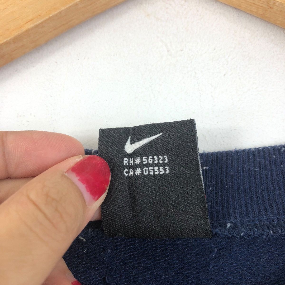Nike Vintage NIKE LOGO EMBLEM Small Shirts Size US L / EU 52-54 / 3 - 6 Thumbnail