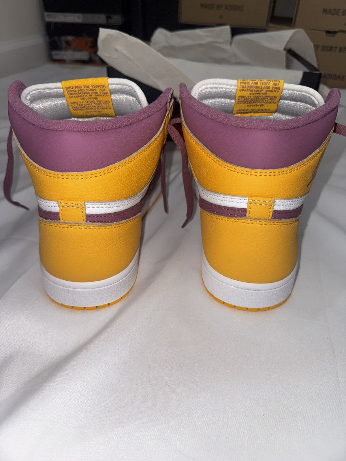 Jordan Brand 2022 Air Jordan 1 Retro High OG 'Brotherhood' Size US 9.5 / EU 42-43 - 4 Thumbnail