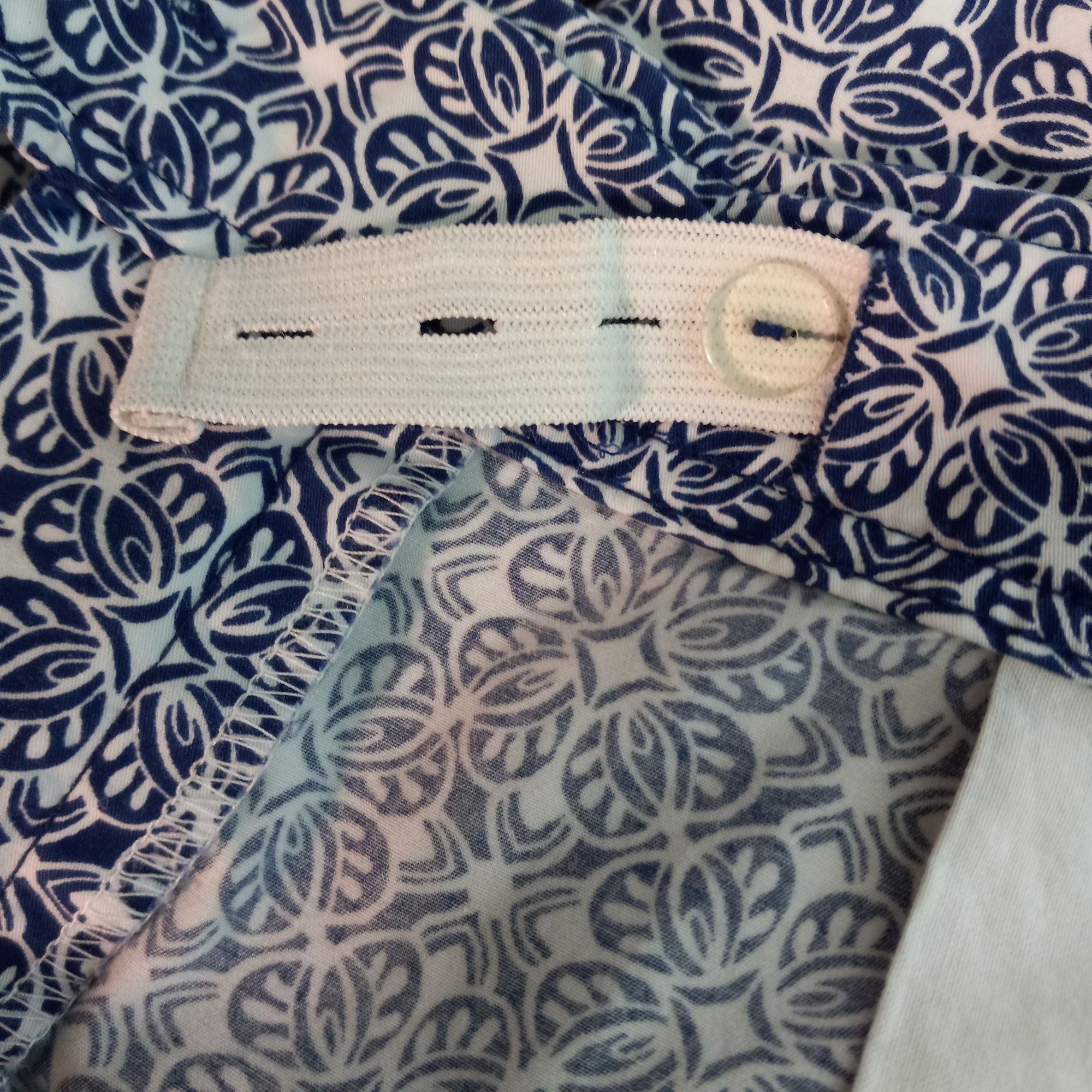 Athleta Athleta Size 6 Shorts Womens Bermuda Blue White Patterned Cu Size 30" / US 8 / IT 44 - 2 Thumbnail