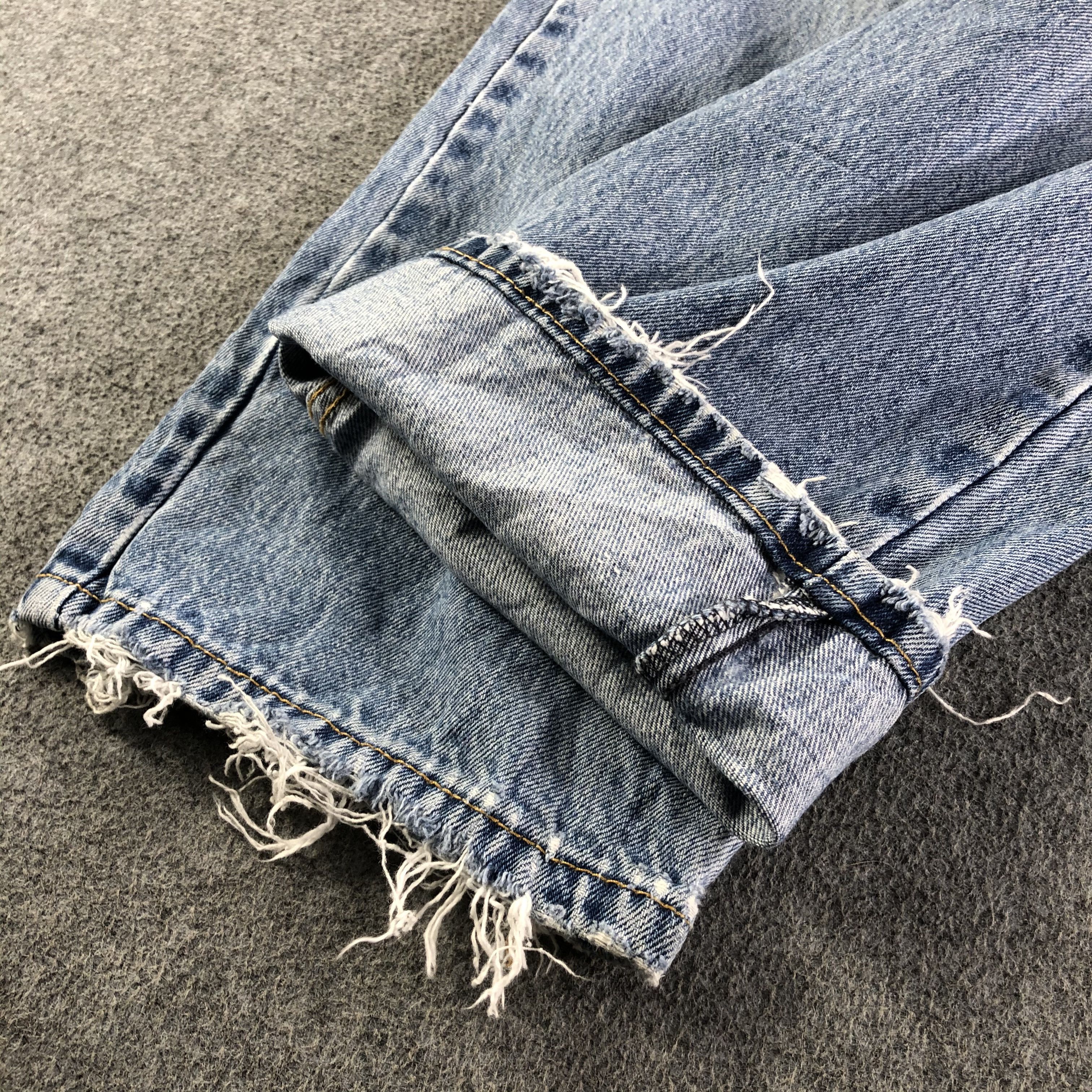 Levi's Vintage Blue Wash Levis Jeans-J4244 Size US 33 - 7 Thumbnail