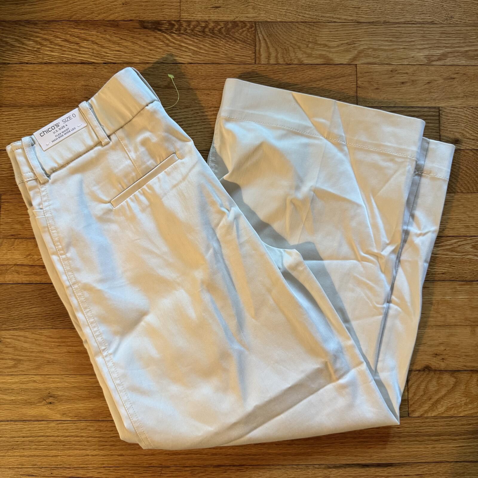 Chicos NWT Chico's Women's High Rise Wide Leg Pants Size 4 Cream Size 25" / US 0 / IT 36 - 1 Thumbnail