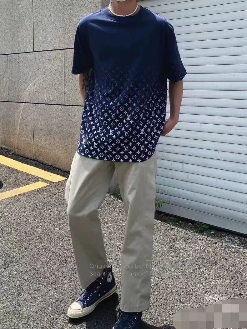 Louis Vuitton Louis Vuitton Blue gradient full logo half-sleeve T-shirt Size US XXL / EU 58 / 5 - 2 Thumbnail