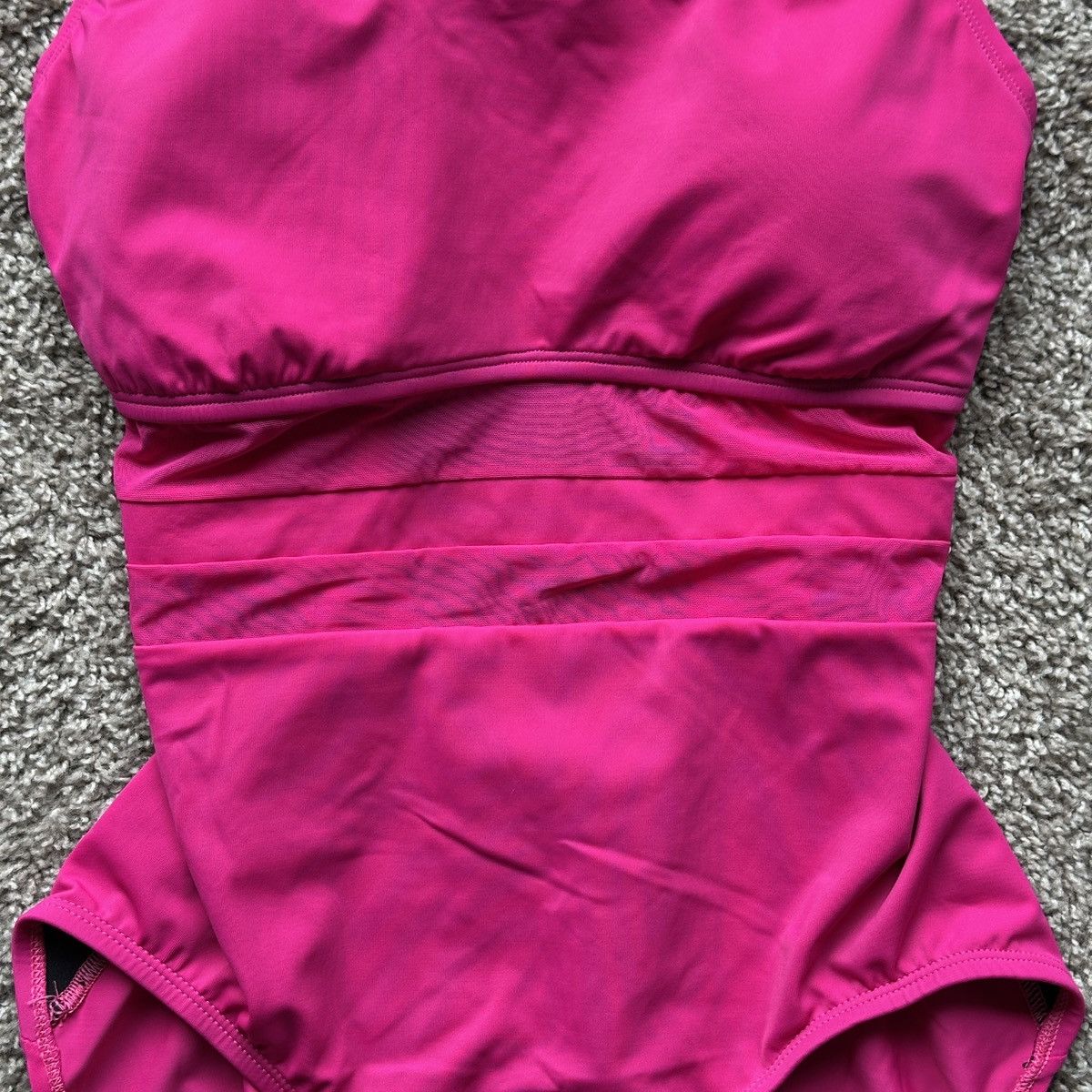 Nike NIKE WOMENS MESH PINK V BACK ONE PIECE SWIMSUIT XL WHITE NEW Size XL / US 12-14 / IT 48-50 - 4 Thumbnail