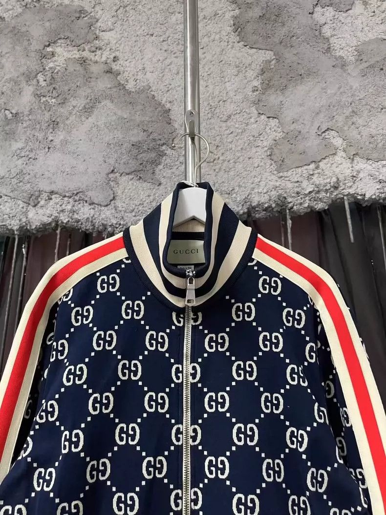 Gucci Gucci Full logo coat Size US M / EU 48-50 / 2 - 3 Thumbnail