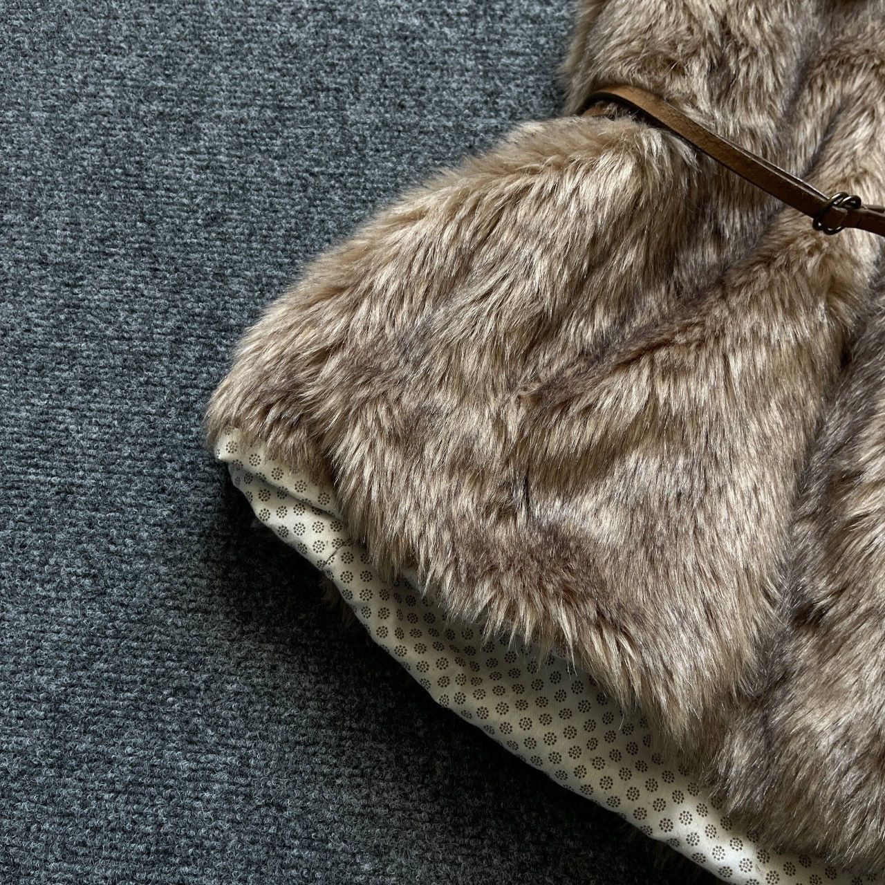 Le Grande Bleu (L.G.B.) VTG Zara Women’s Faux Fur Vest Size XS Hype Trend Staff Pick Size XS / US 0-2 / IT 36-38 - 7 Thumbnail