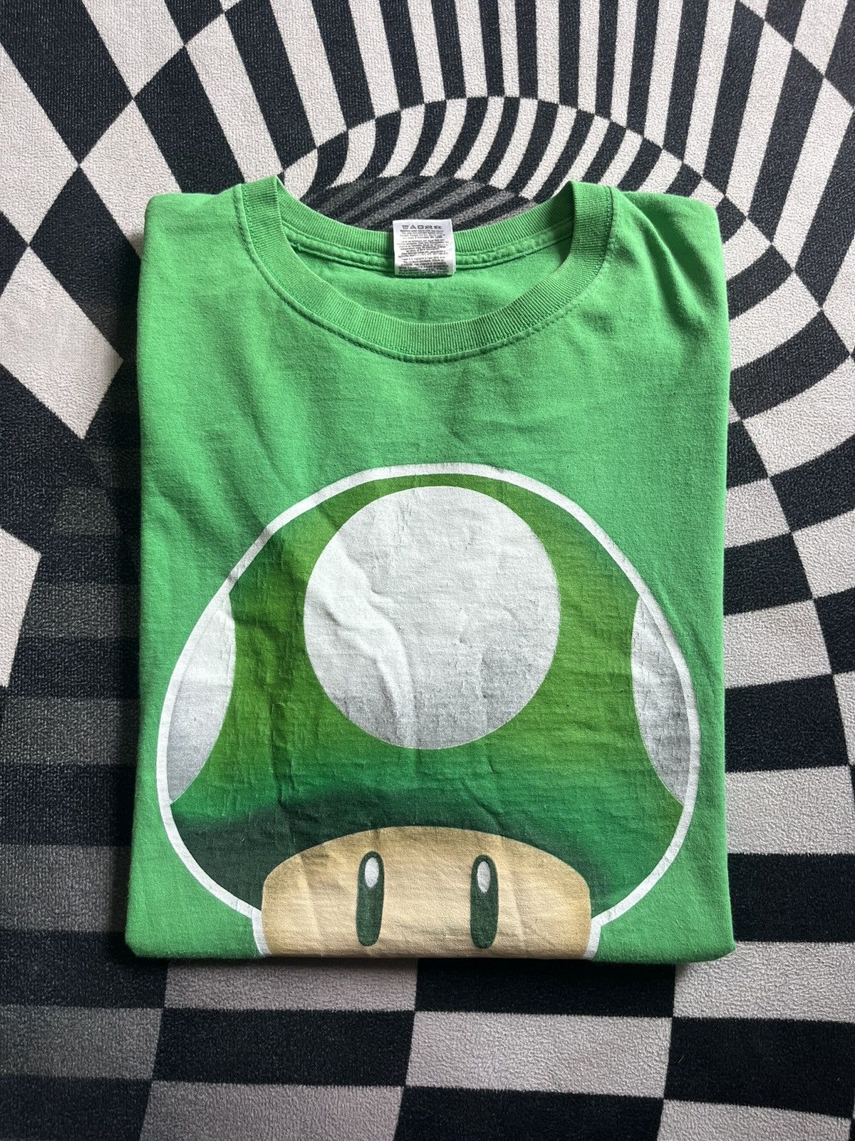 Nintendo Vintage Mario 1UP Mushroom Get A Life 2004’s Nintendo Tshirt Size US XL / EU 56 / 4 - 1 Thumbnail