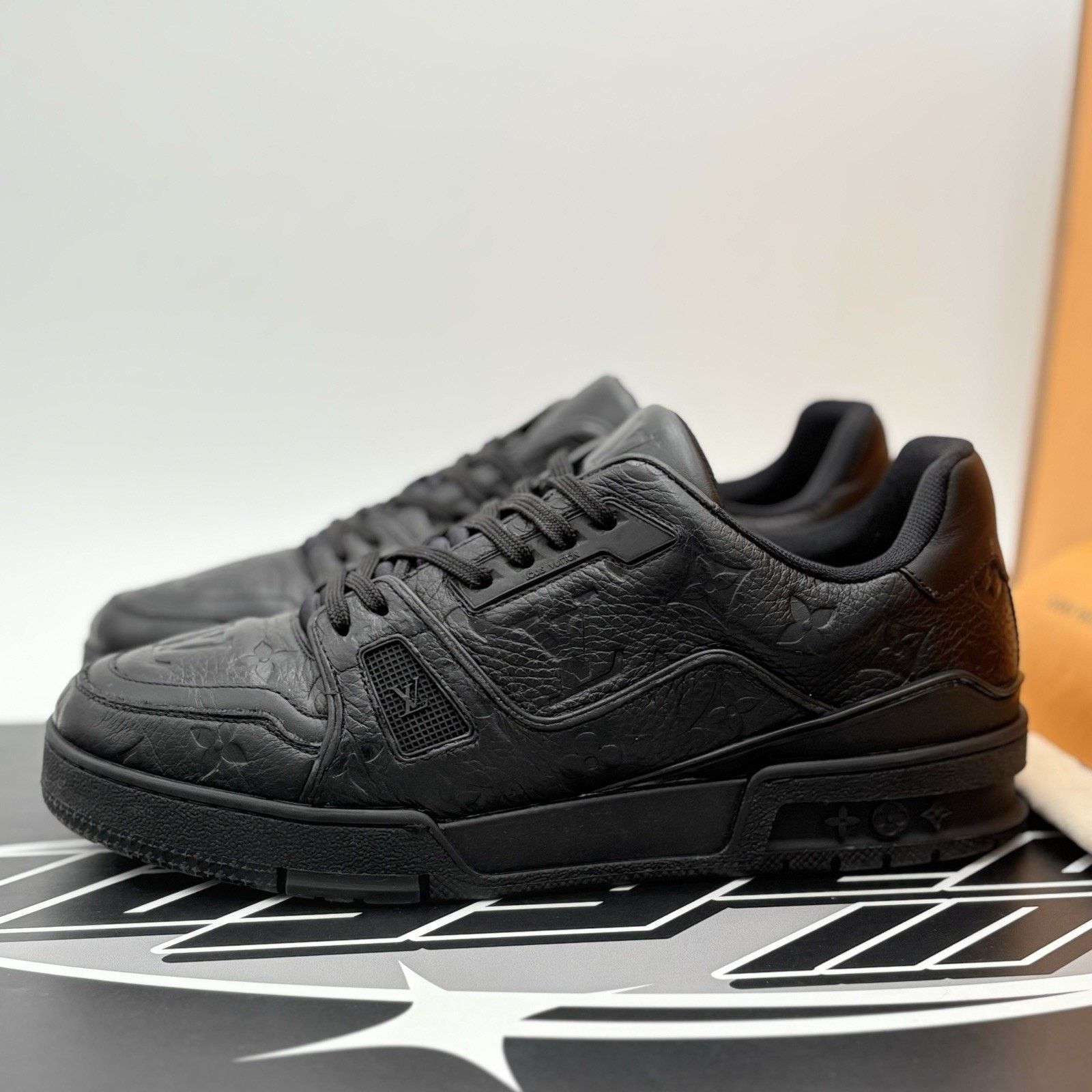 Louis Vuitton (US 7-7.5) Louis Vuitton Trainer ' Black ' | GOOD CONDITION! Size US 7.5 / EU 40-41 - 1 Thumbnail