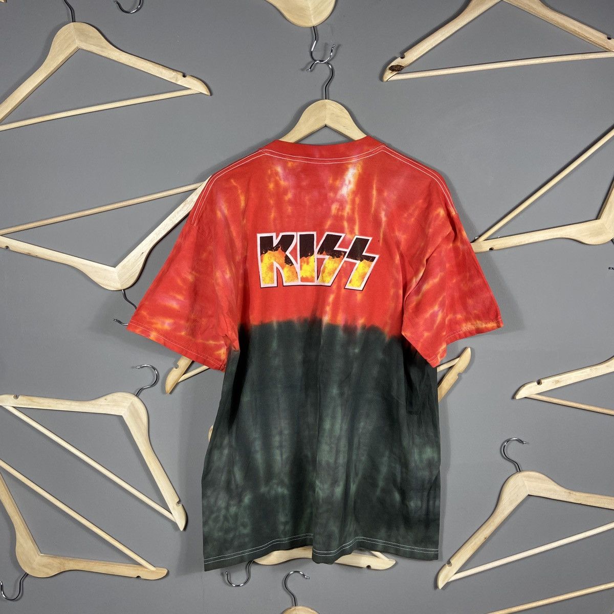 Band Tees Vintage 2000 KISS Band Fire and Smoke Tie-Dye T-Shirt Size US XL / EU 56 / 4 - 2 Thumbnail