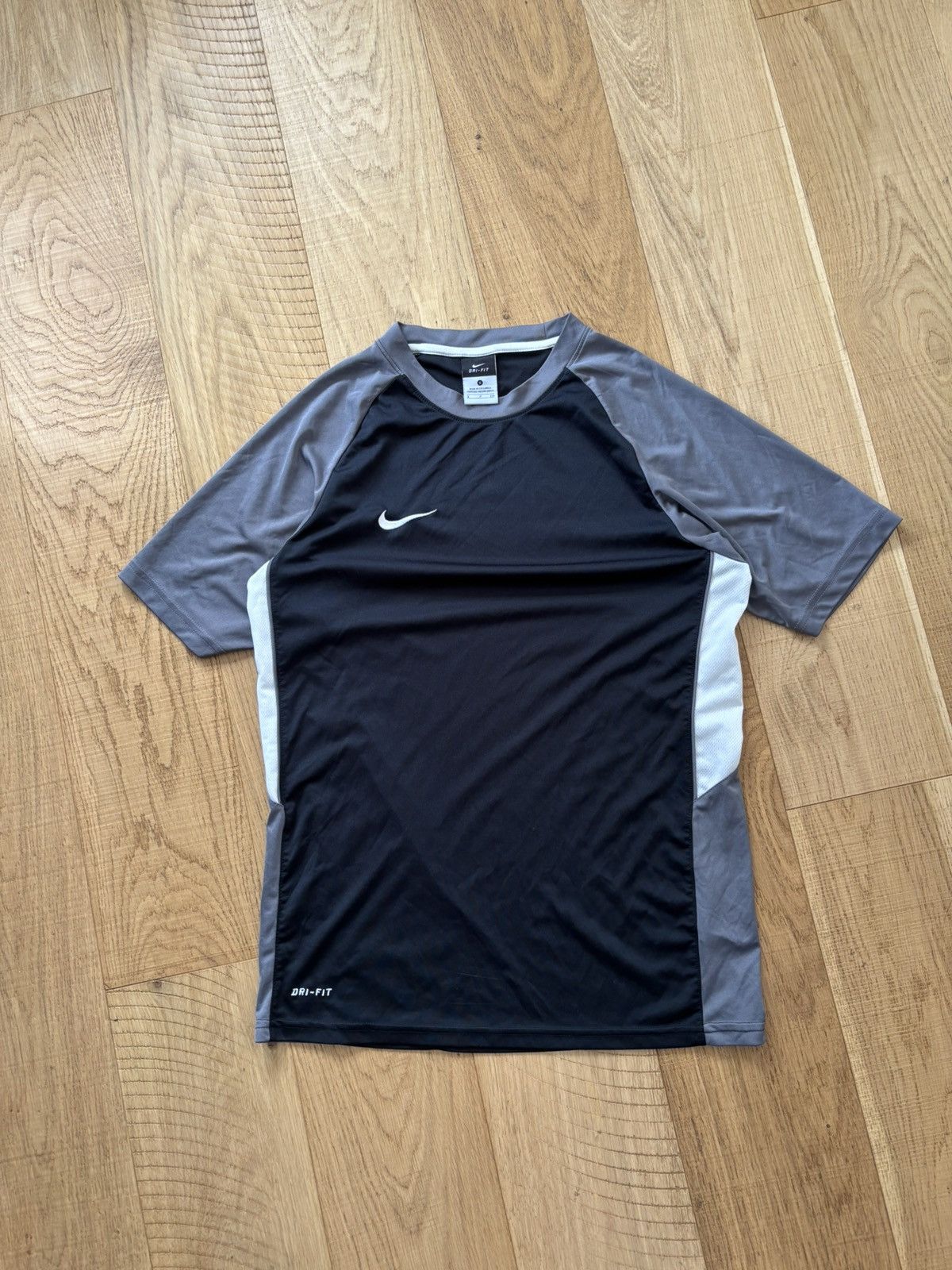Nike Nike Dri-Fit logo tee Size US M / EU 48-50 / 2 - 1 Thumbnail