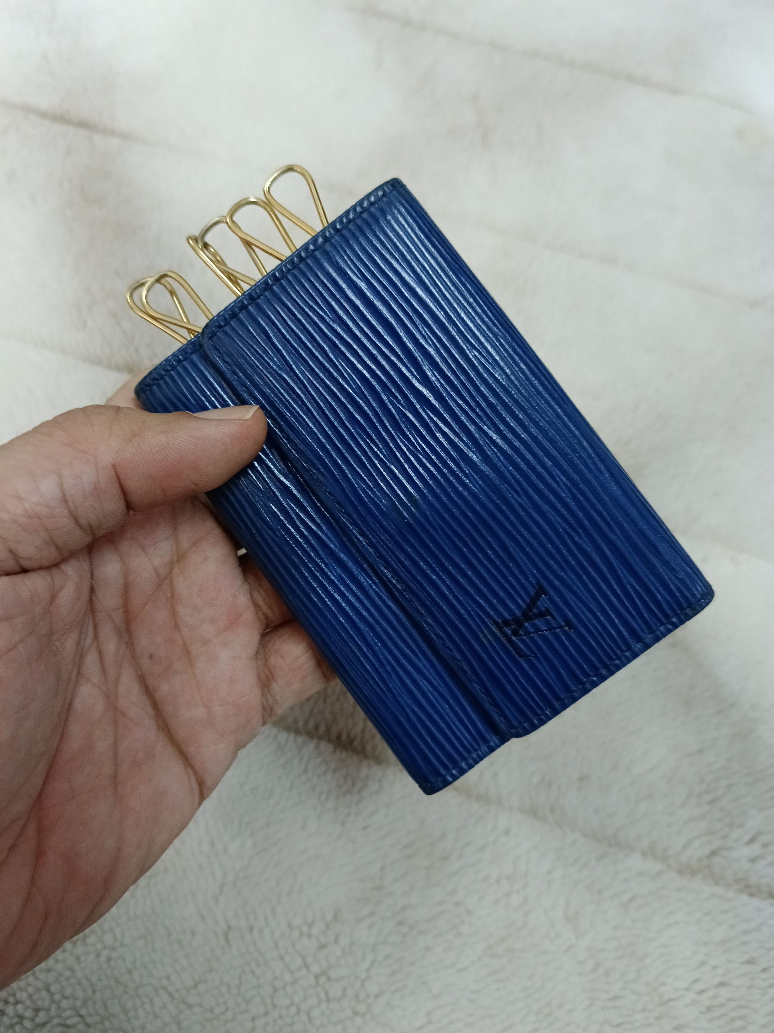 Louis Vuitton Louis Vuitton Blue Epi LeathervKey Holder Size ONE SIZE - 2 Thumbnail