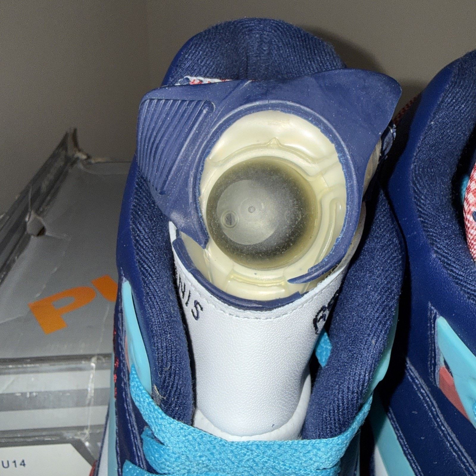 Reebok MENS 12 Reebok Court Victory Pump Pro Navy With OG BOX Size US 12 / EU 45 - 4 Thumbnail