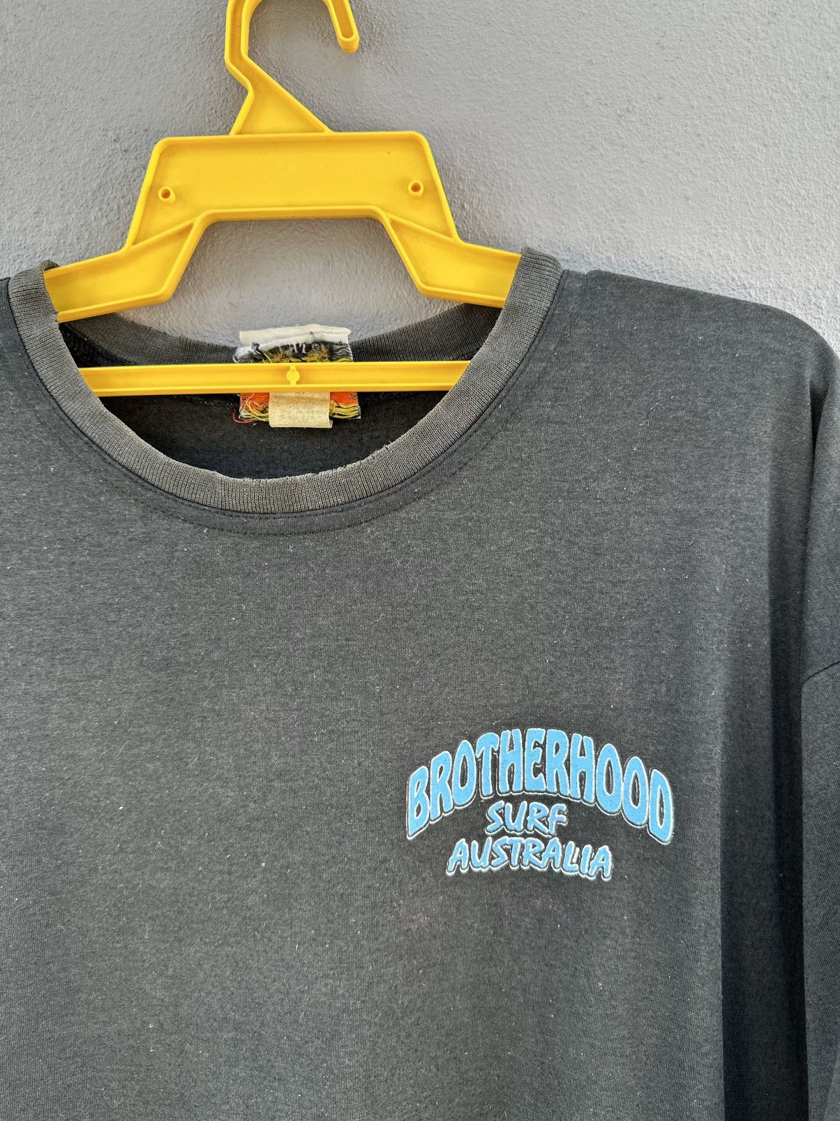 Ron Jon Surf Shop Thrashed Vintage 90s Brotherhood Surf Australia Faded Tee Size US XXL / EU 58 / 5 - 5 Thumbnail
