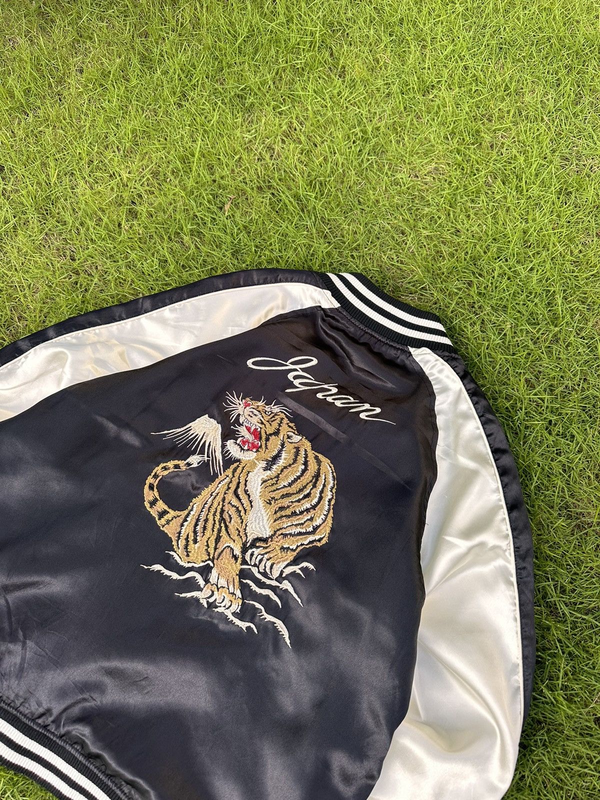 Designer × Japanese Brand × Vintage JAPAN VINTAGE BIG TIGER LOGO JACKET Size US L / EU 52-54 / 3 - 7 Thumbnail