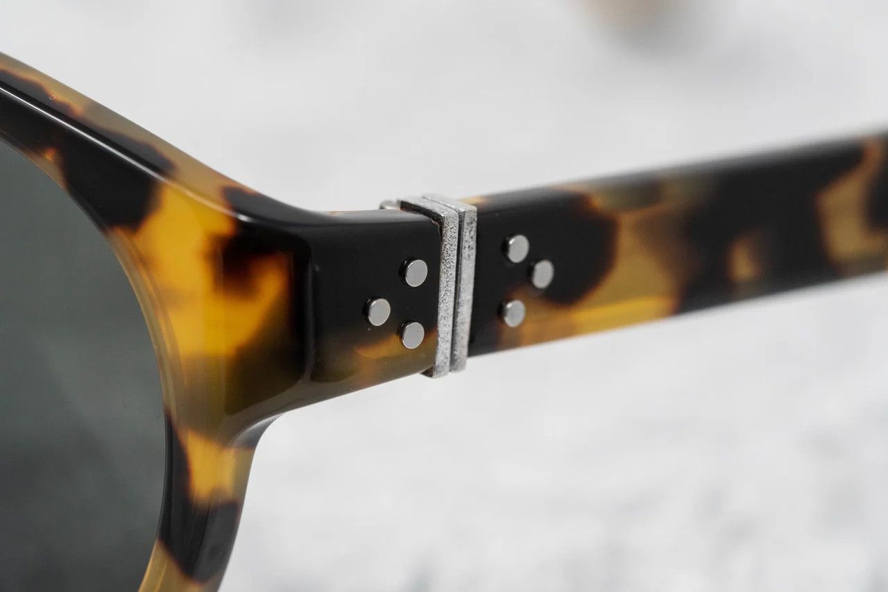Ann Demeulemeester Ann Demeulemeester Sunglasses Flat Tortoise Shell and Grey Size ONE SIZE - 7 Thumbnail