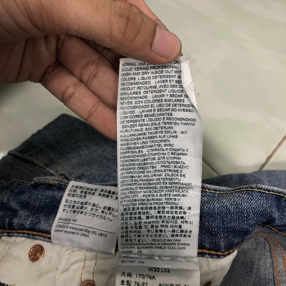 Levi's 🔥90’s Vintage Levi’s Distressed Denim Jeans Size US 32 / EU 48 - 18 Thumbnail