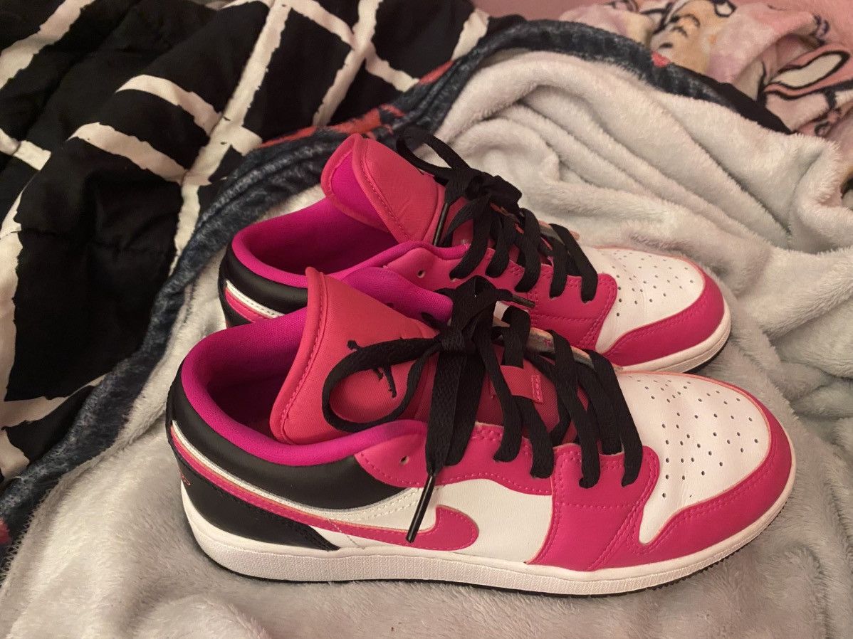 Jordan Brand pink and black jordan 1s Size US 7.5 / IT 37.5 - 6 Thumbnail