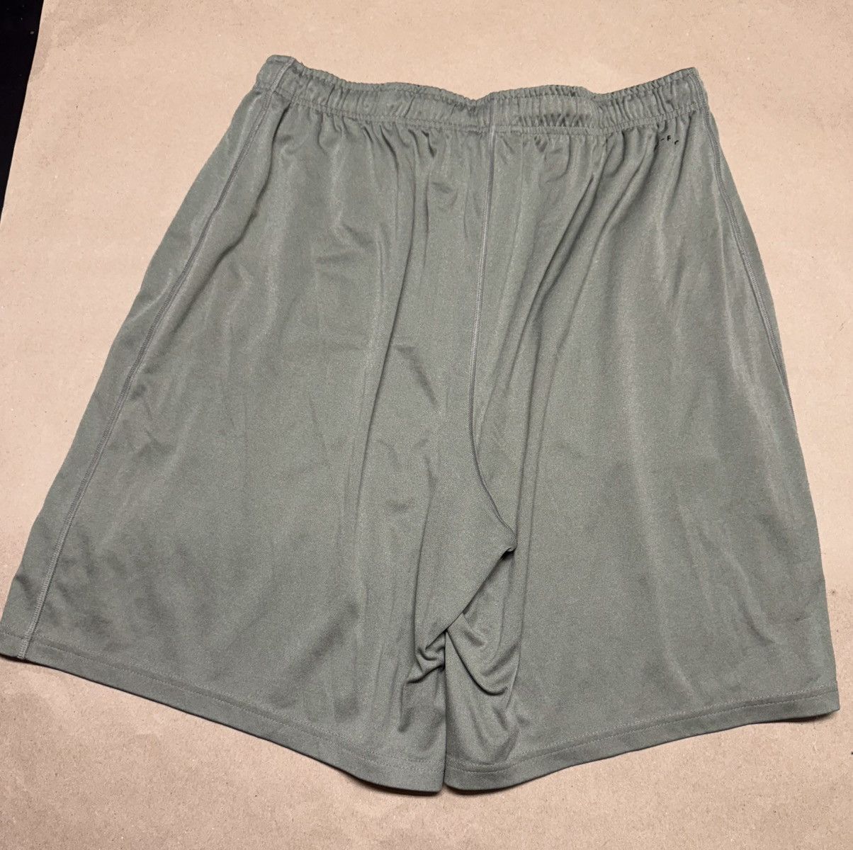 Nike Nike DriFit Basketball Shorts Green size XL Rare! Size US 38 / EU 54 - 2 Thumbnail