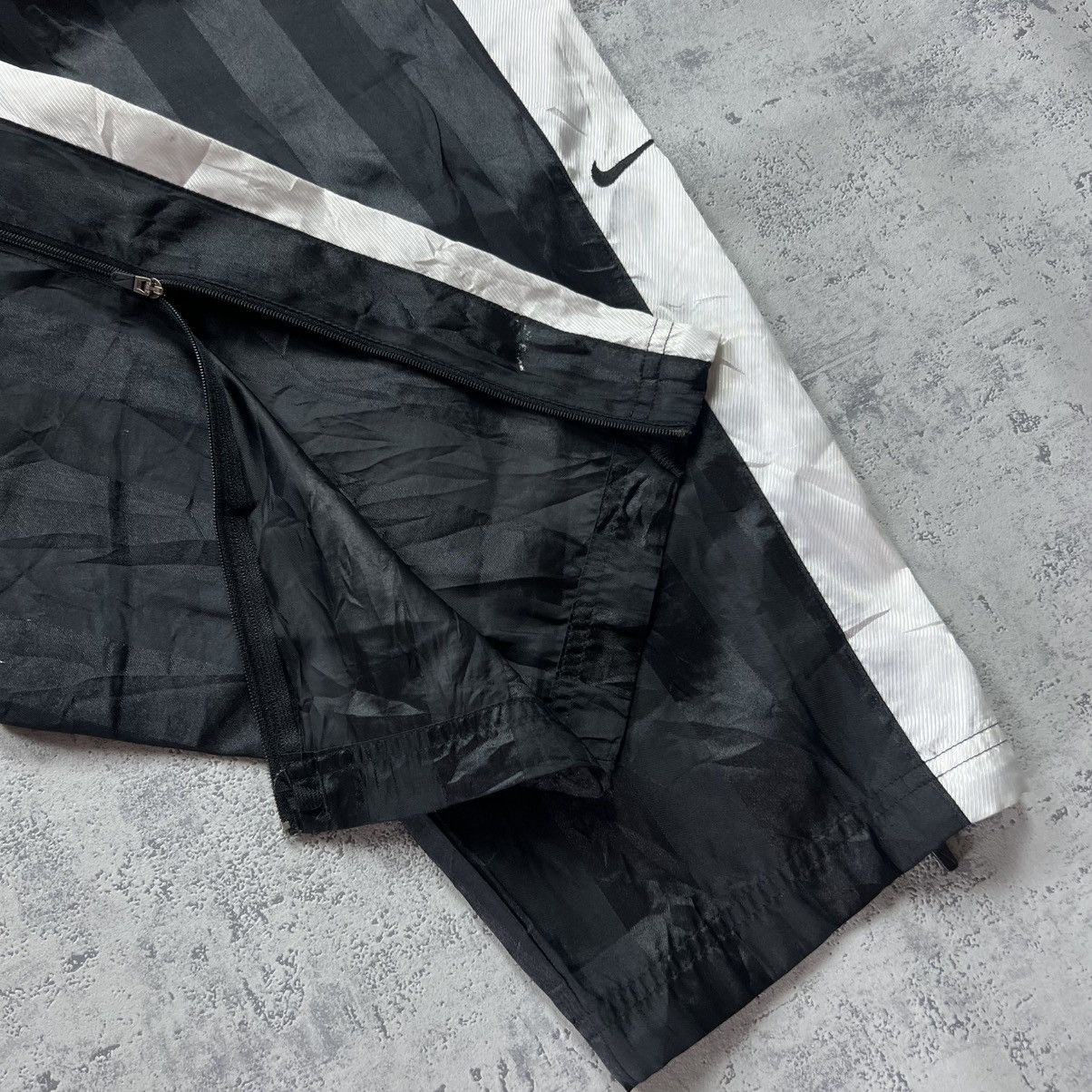 Nike 00s NIKE SWOOSH VINTAGE Y2K GORPCORE PARACHUTE RETRO PANTS Size US 32 / EU 48 - 9 Thumbnail