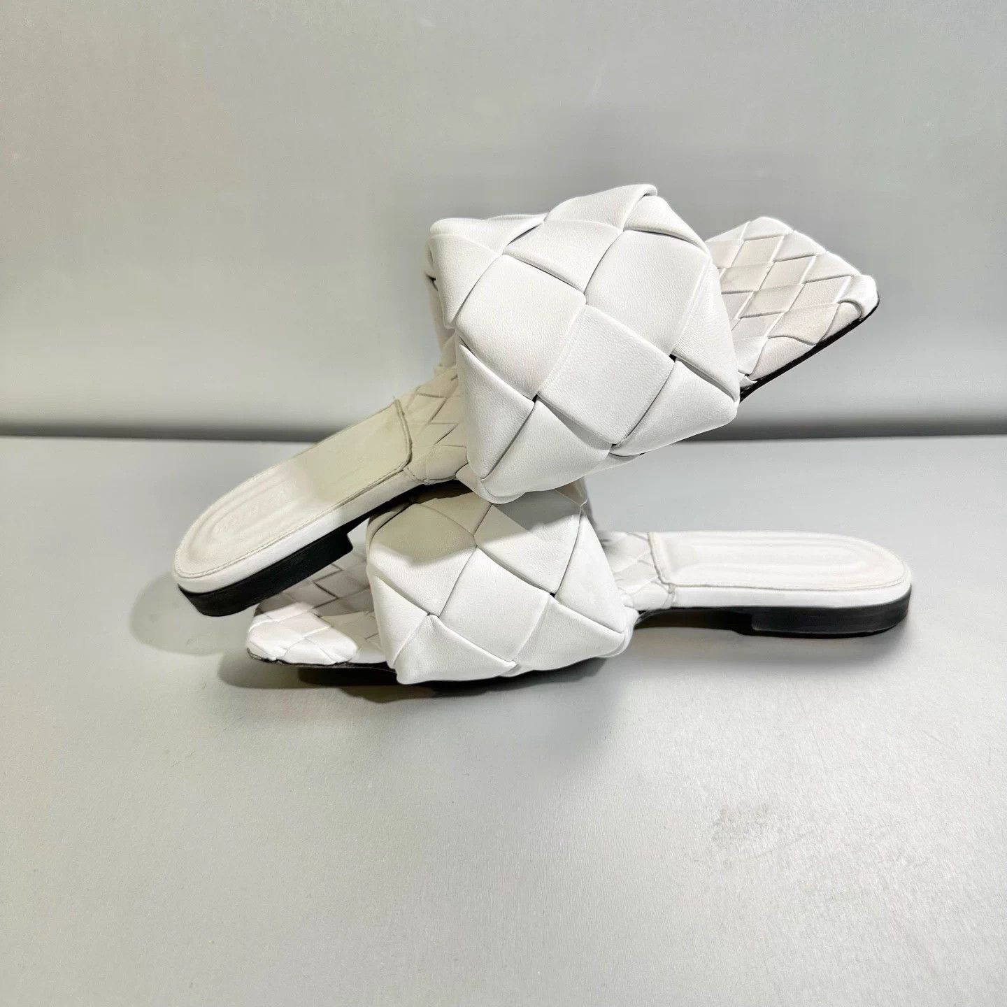 Bottega Veneta Bv Woven Sandals EUR 37 Used Excellent Condition Size US 6 / IT 36 - 4 Thumbnail