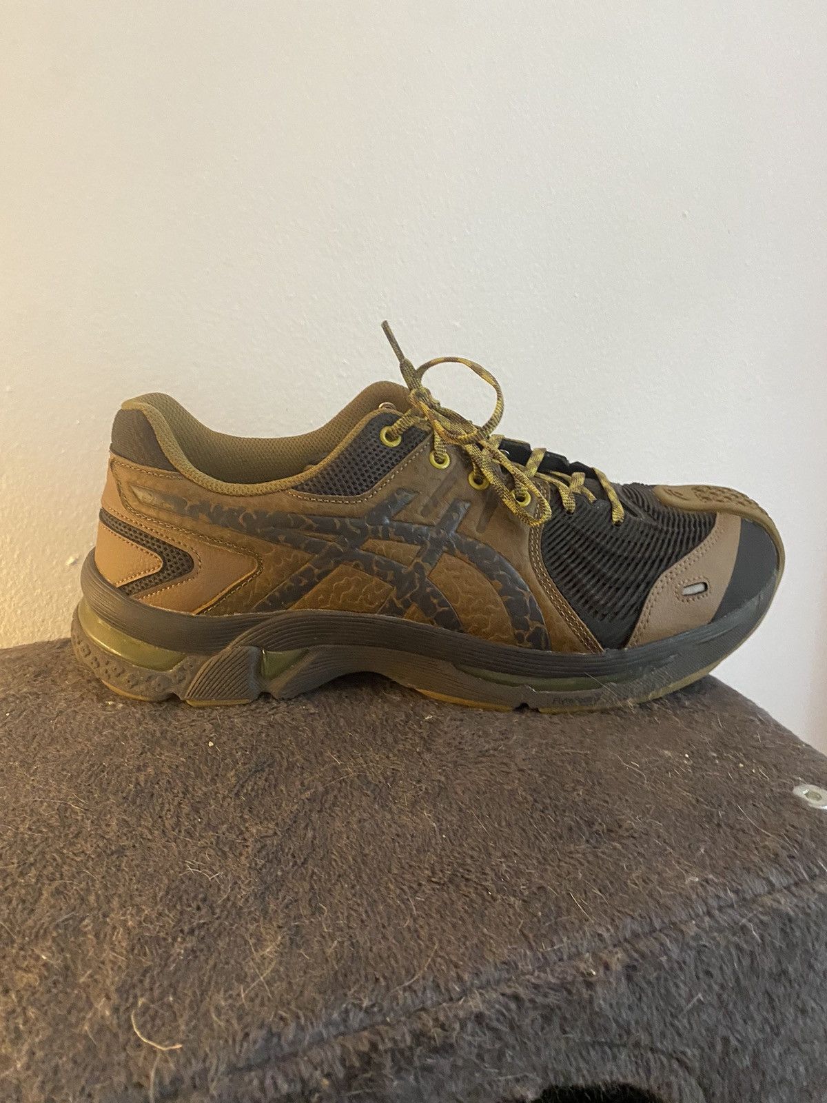 Asics × Kiko Kostadinov Kiko Kostadinov Brown & Black Asics Edition GEL-KITIL III Size US 11 / EU 44 - 6 Thumbnail