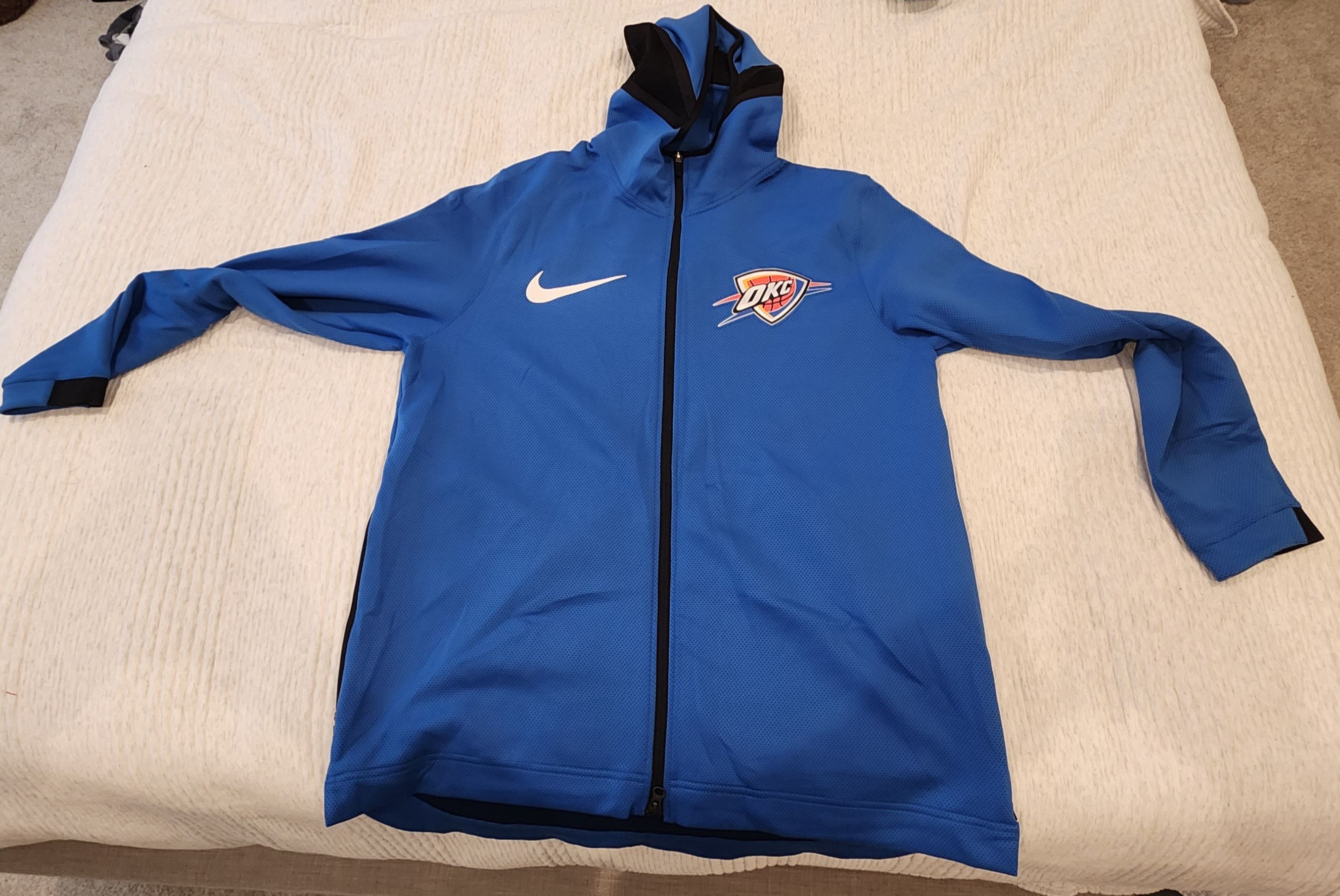 image of 2017 Oklahoma City Thunder Nike Dri-Fit Warmup Hoodie in Blue, Men's (Size XL)