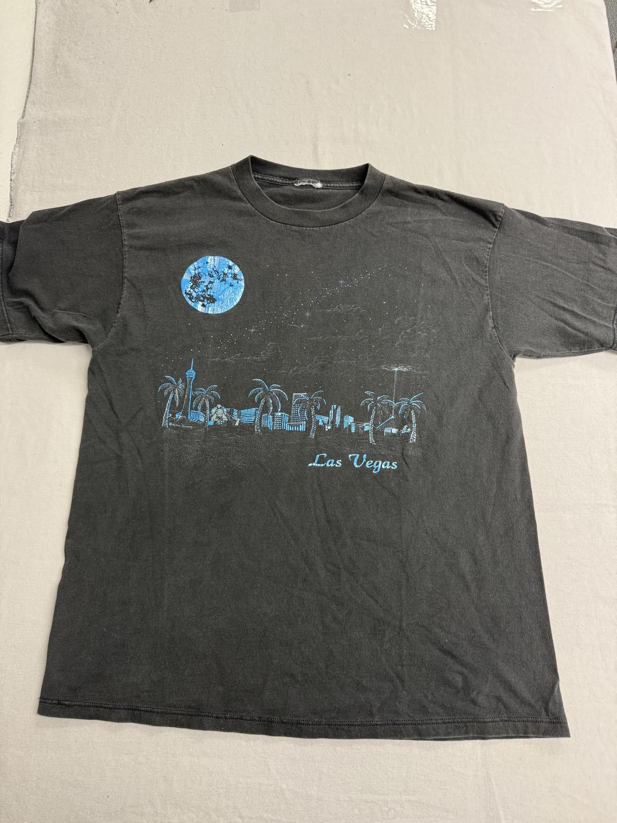 Other Vintage Faded Las Vegas T-shirt Keehn Scenes Blue Moon Tee L Size US L / EU 52-54 / 3 - 1 Thumbnail
