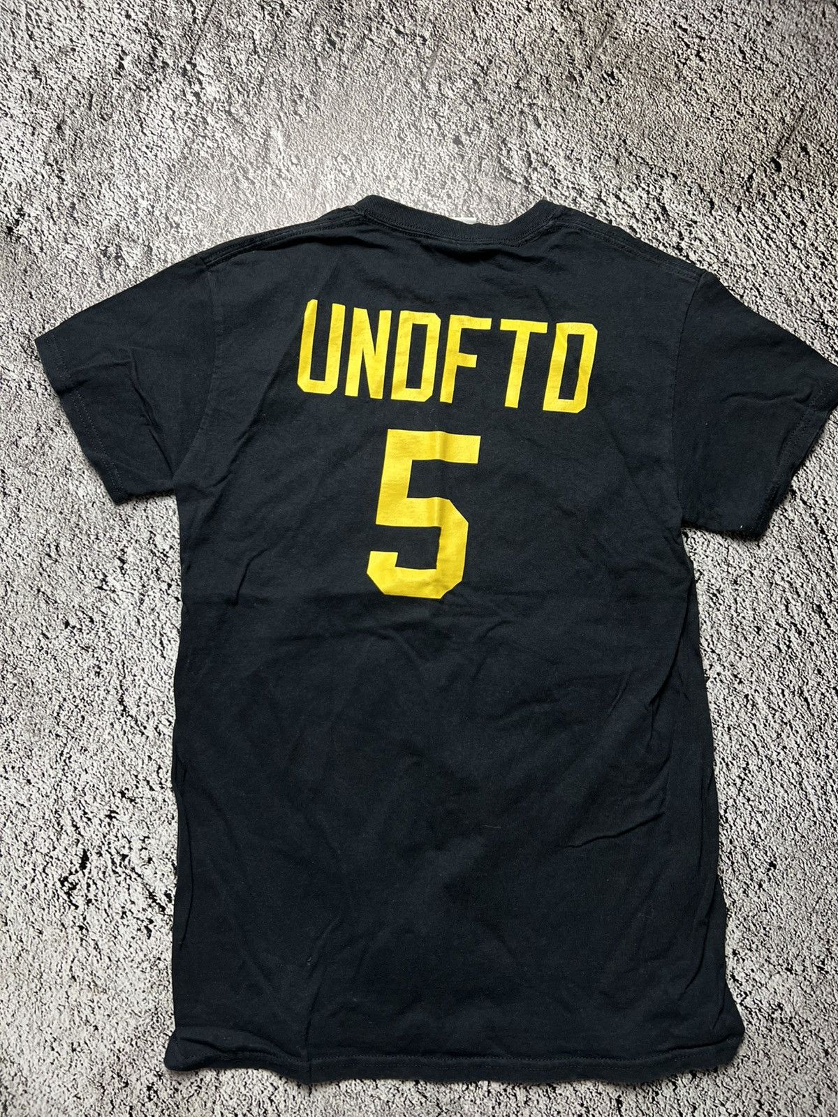 Undefeated Undefeated fukuoka exlcusive logo tee Size US S / EU 44-46 / 1 - 4 Thumbnail