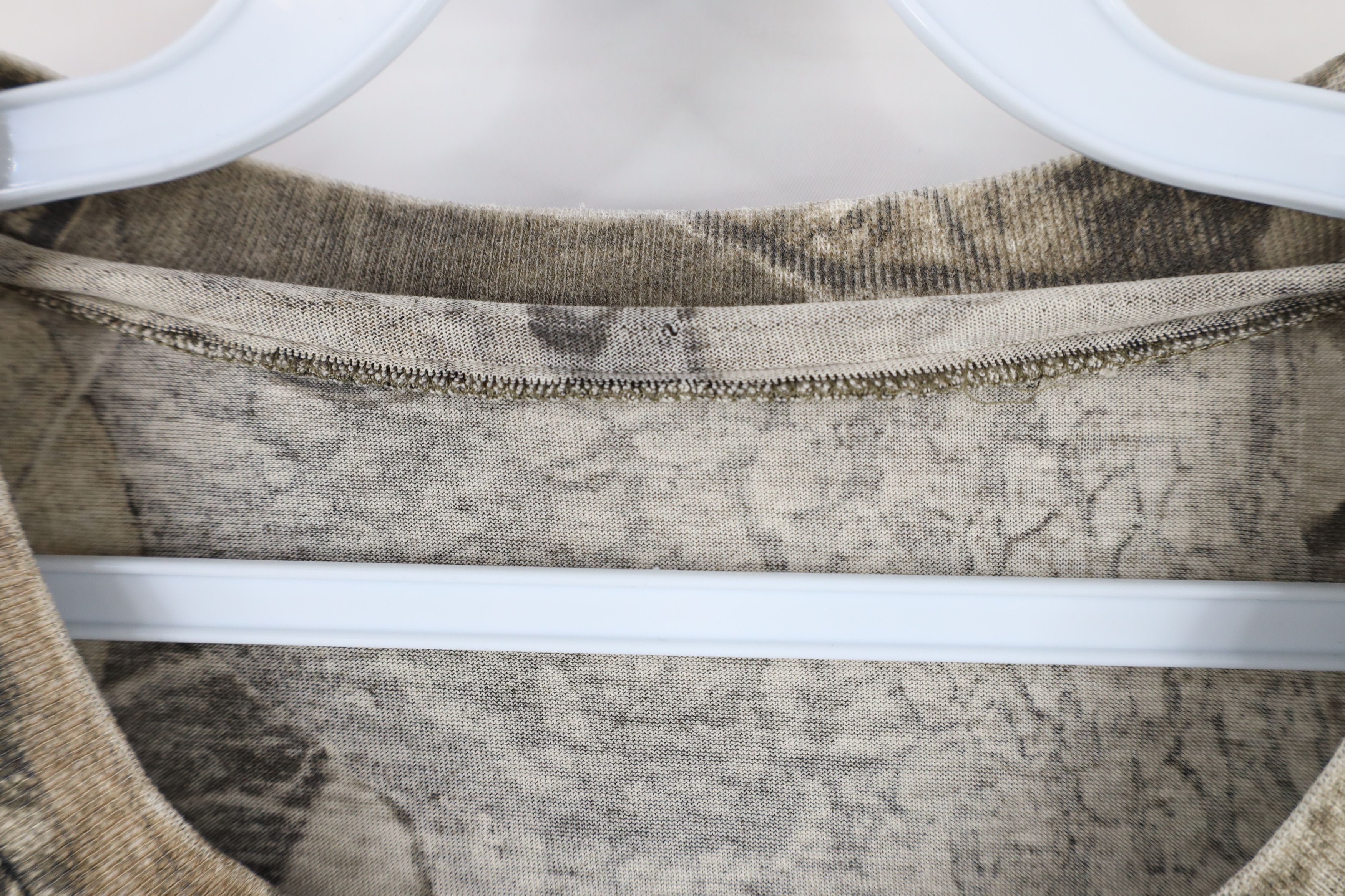 Vintage Vintage 90s Streetwear Realtree Camouflage Pocket T-Shirt Size US XXL / EU 58 / 5 - 8 Thumbnail