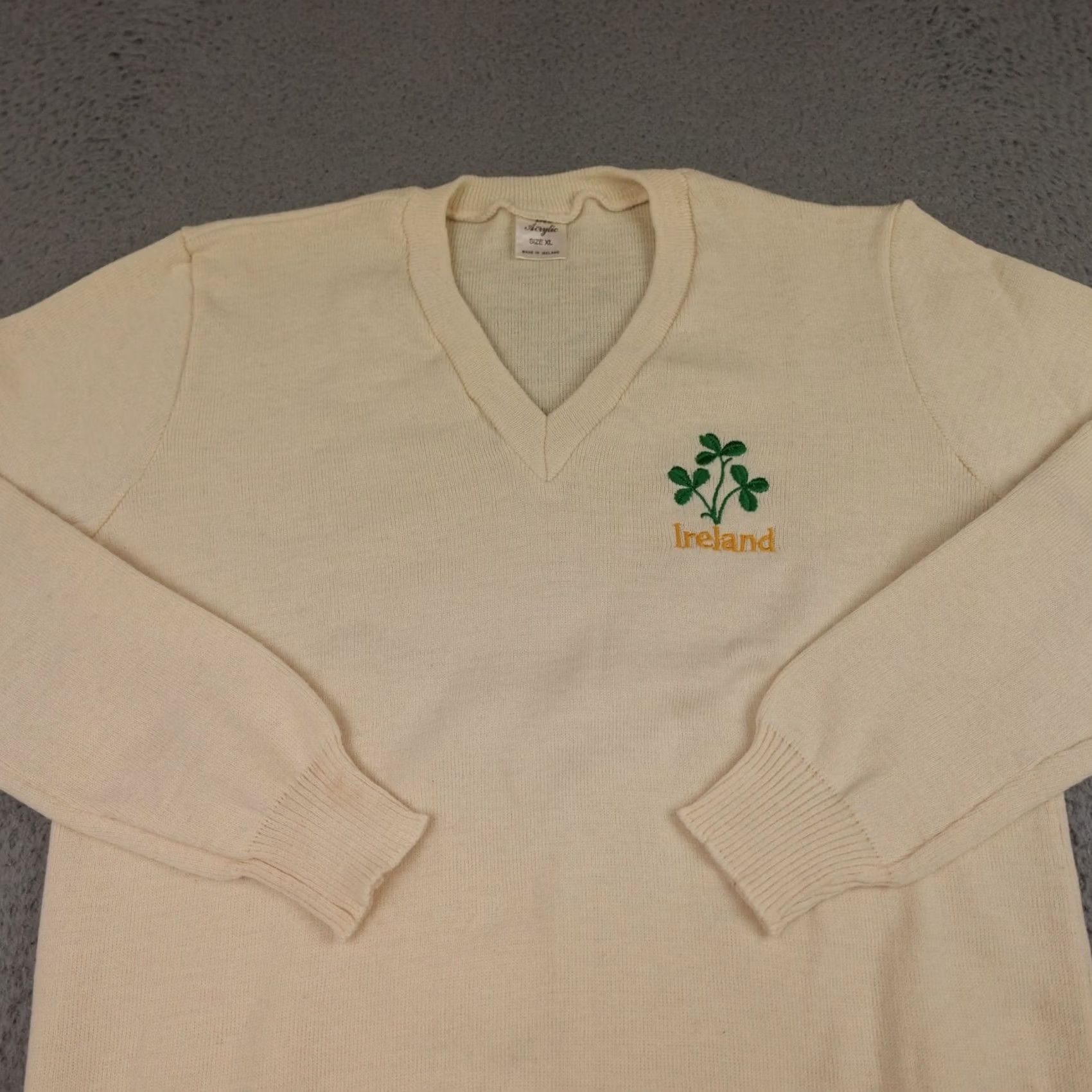 Vintage VINTAGE Ireland Sweater Mens L Brown V-Neck Embroidered Acrylic 80s 90s Size US L / EU 52-54 / 3 - 4 Thumbnail