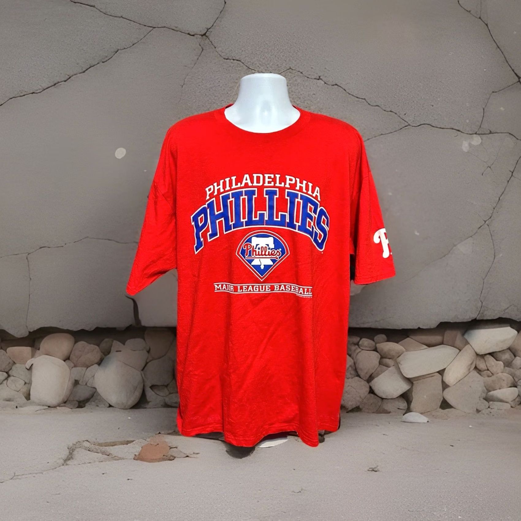 Lee VINTAGE Lee Sports Phillies Shirt Men 2XL Red Short Sleeve Philadelphia Phillies Logo Graphic Print T-Shirt Size US XXL / EU 58 / 5 - 4 Thumbnail