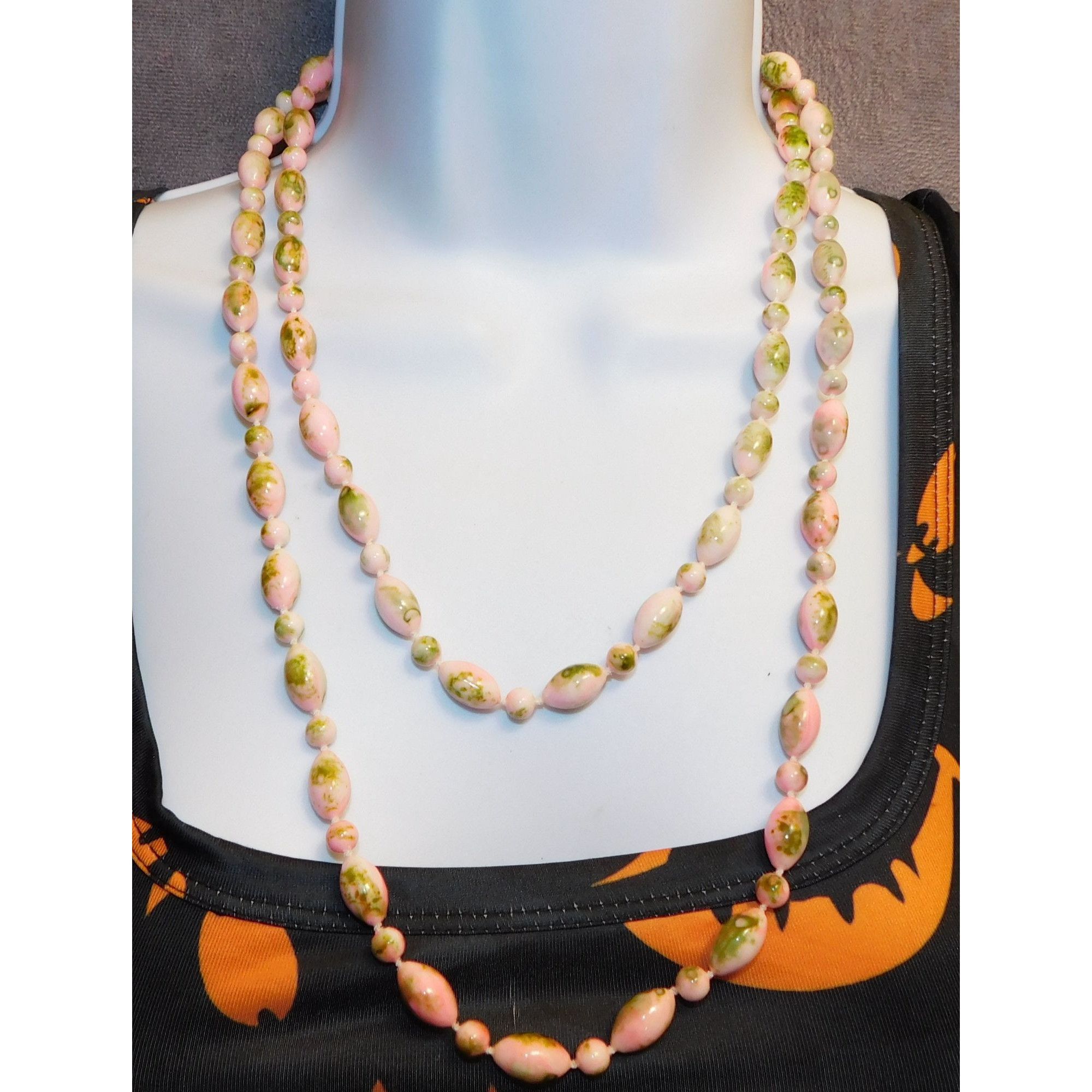 Other Spring Themed Pink And Green Abstract Beaded Necklace Size ONE SIZE - 1 Thumbnail