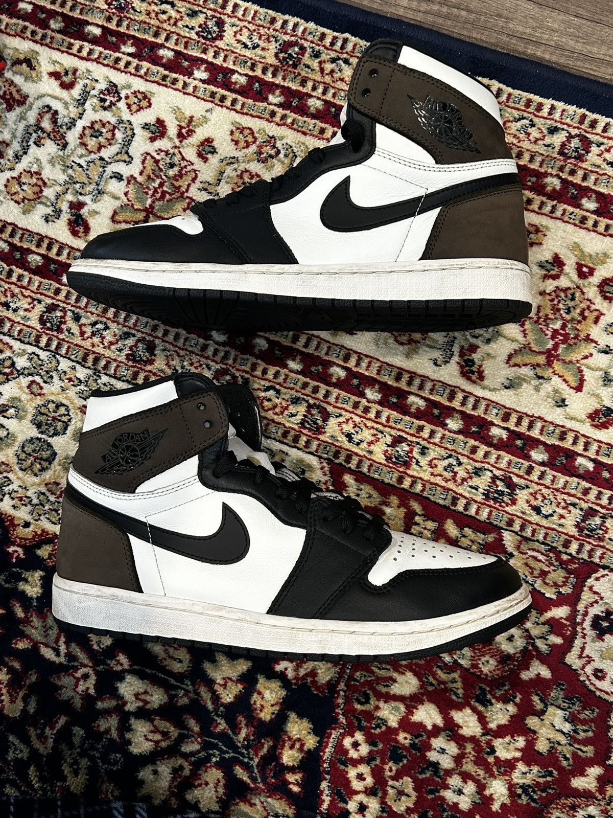 Jordan Brand Air Jordan 1 High OG Dark Mocha Size US 10.5 / EU 43-44 - 3 Thumbnail