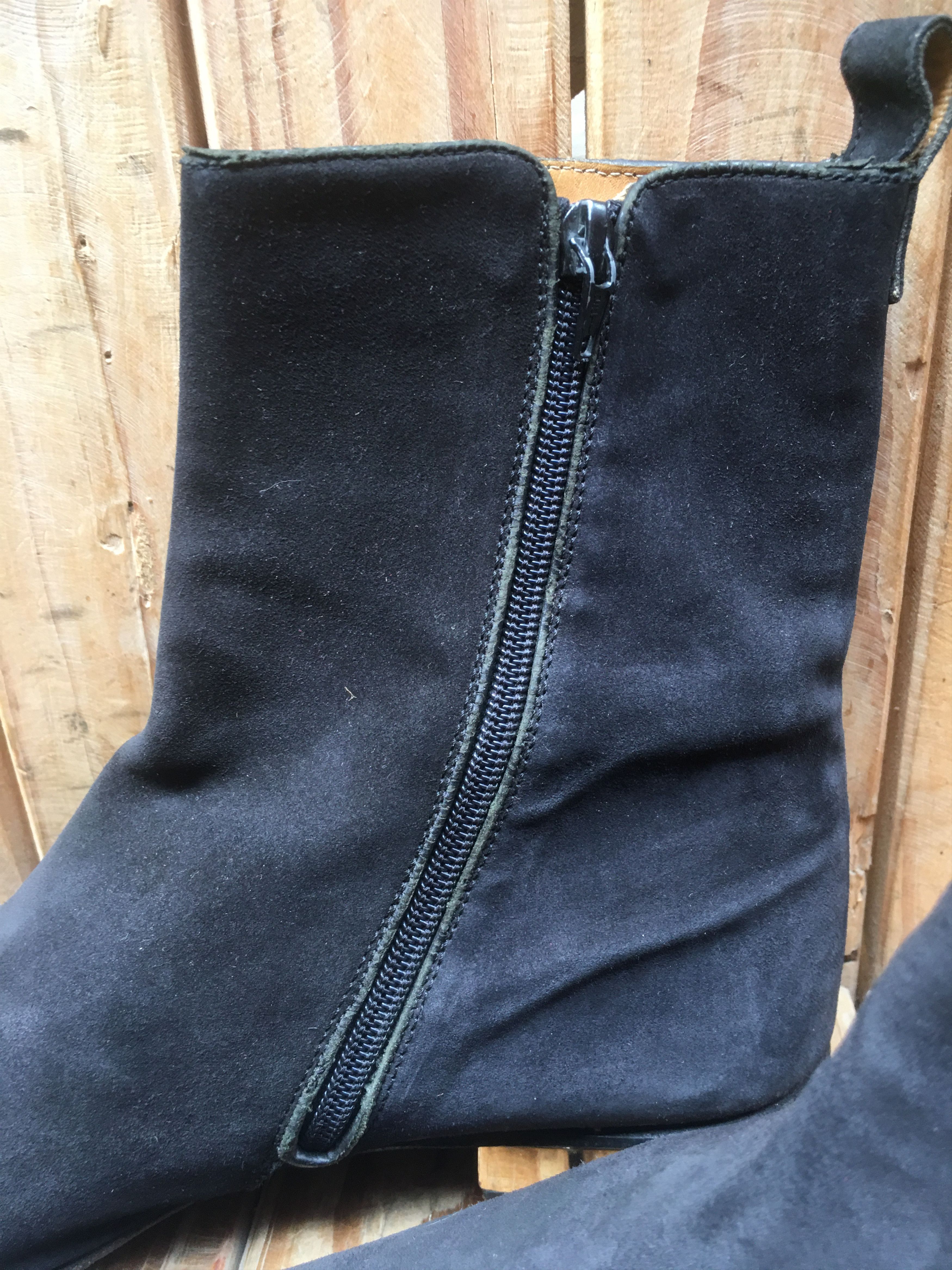 Valentino valentino garavani men's black suede leather boots EUR 43 Size US 10 / EU 43 - 11 Thumbnail
