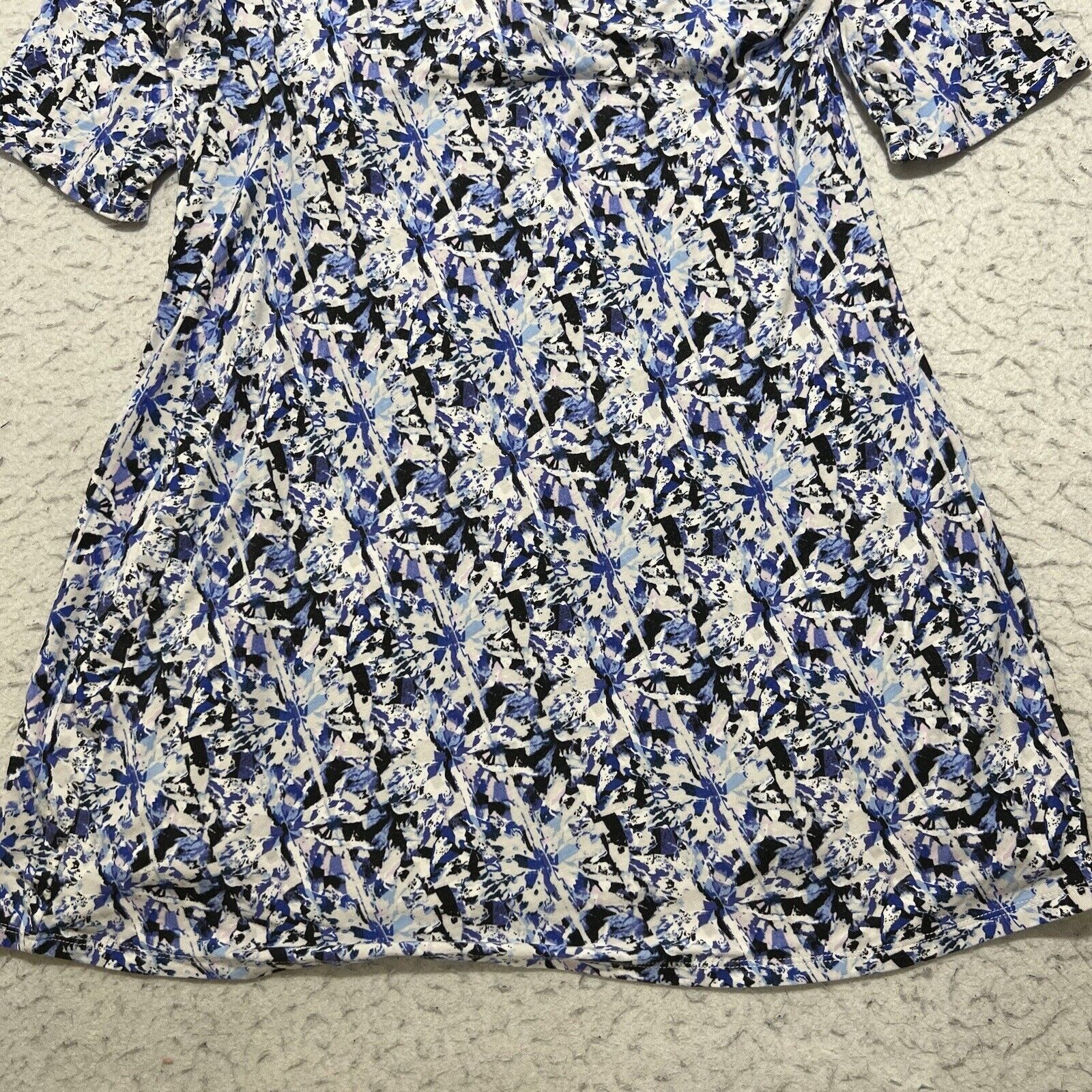 Other Lysse Short Sleeve Blue White Floral A-Line Dress Stretch Size S / US 4 / IT 40 - 6 Thumbnail