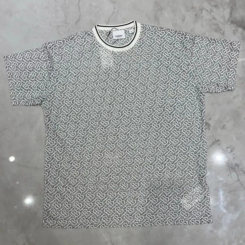 Burberry Burberry White Cotton Printed T-Shirt for Women. Size XS / US 0-2 / IT 36-38 - 1 Thumbnail