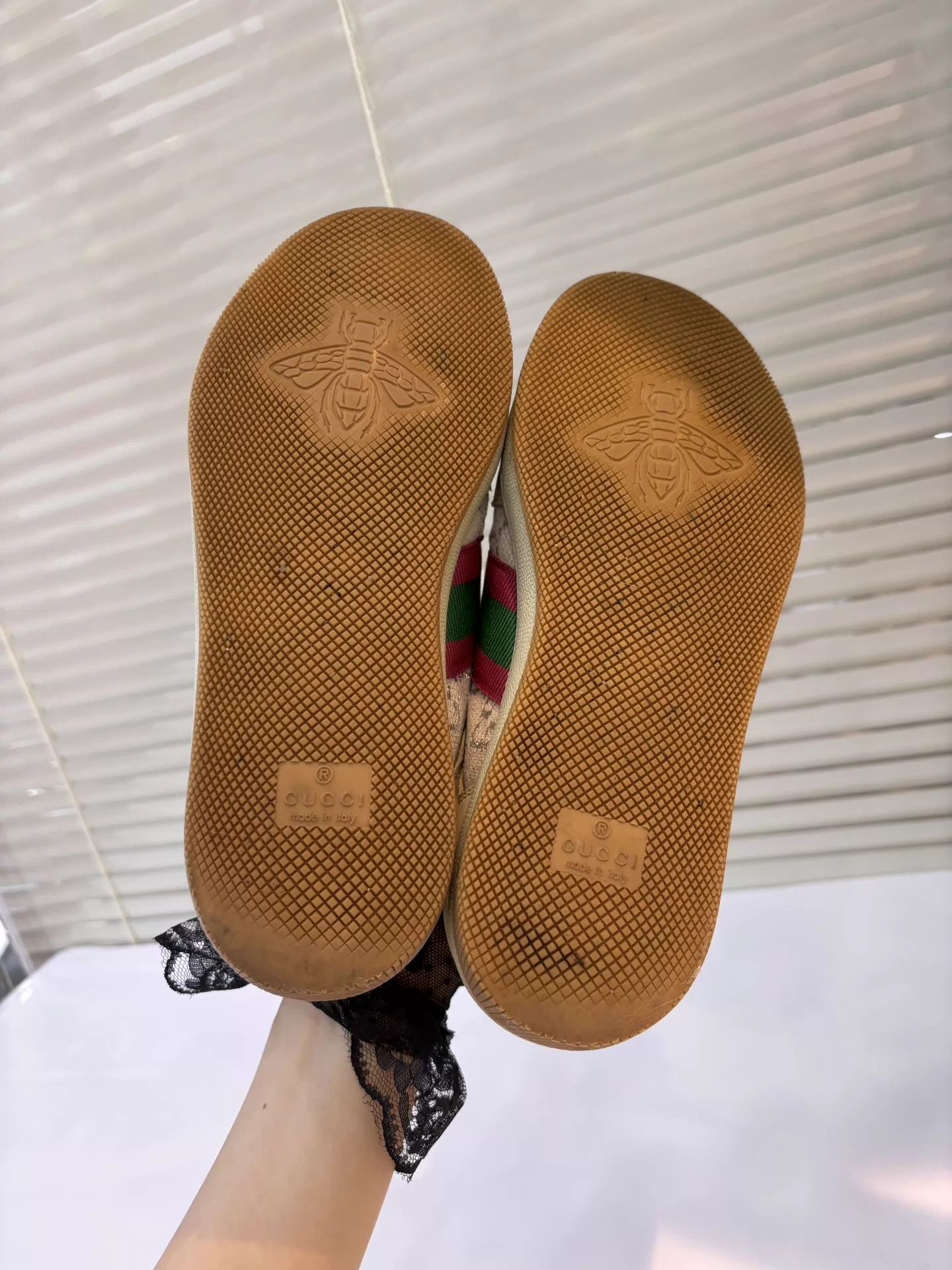 Gucci Gucci White 9/10 Women's 36 Sneakers Size US 5.5 / IT 35.5 - 8 Thumbnail
