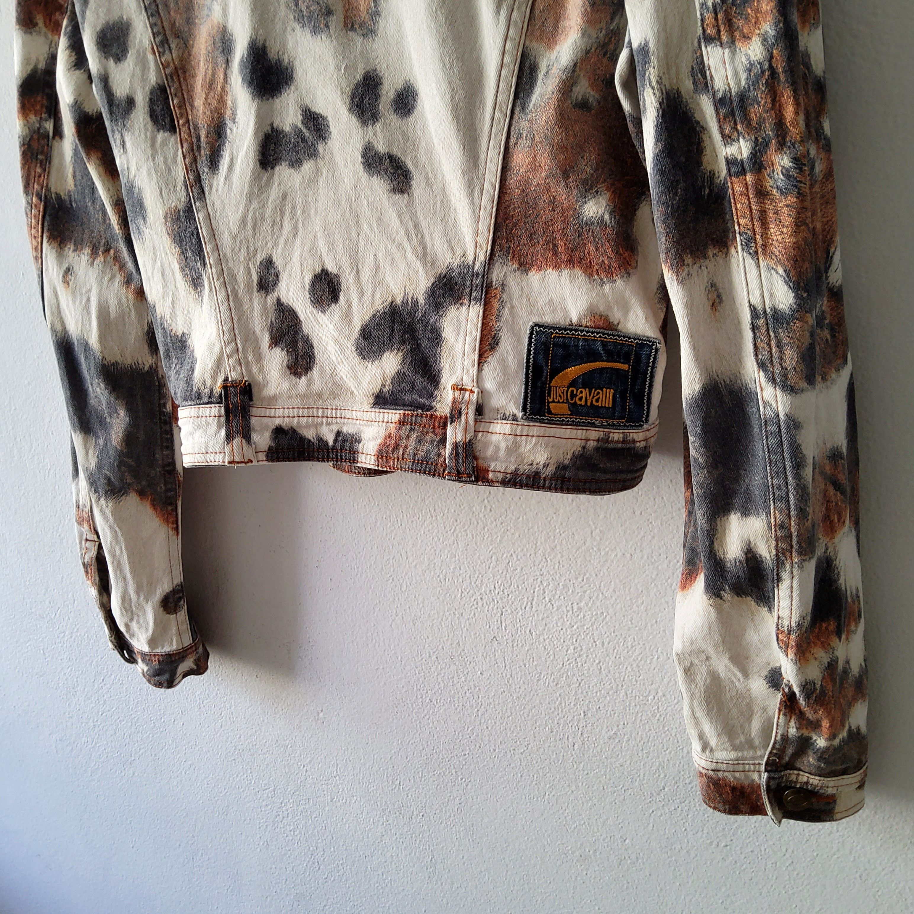 Roberto Cavalli Roberto Cavalli rare vintage SS 2004 cow print denim jacket Size L / US 10 / IT 46 - 10 Thumbnail