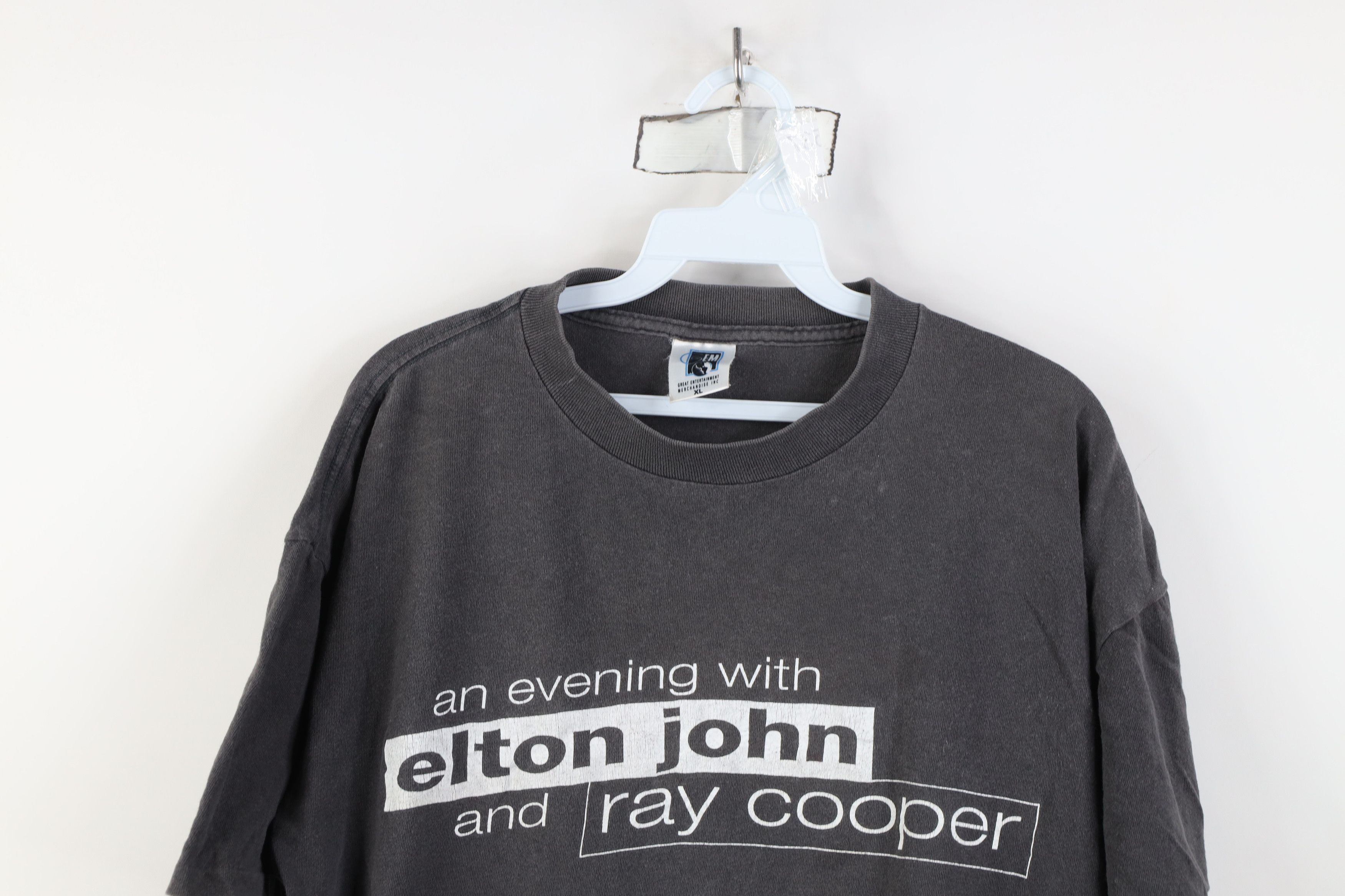Vintage Vintage 90s with Elton John Ray Cooper Band T-Shirt USA Size US XL / EU 56 / 4 - 2 Thumbnail