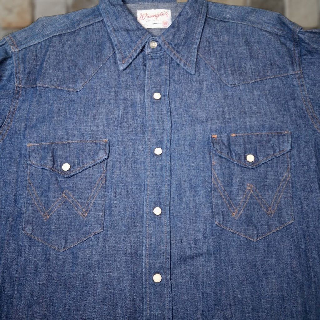 VINTAGE Wrangler Sanforized Western Shirt 27 MW 16-33 Blue Chambray Long Sleeve Pearl Snap Mens Regular