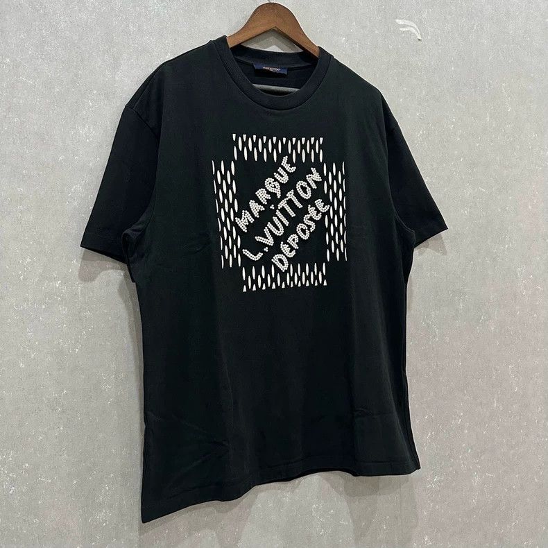 Louis Vuitton Louis Vuitton Beaded logo short sleeves Size US XXL / EU 58 / 5 - 3 Thumbnail