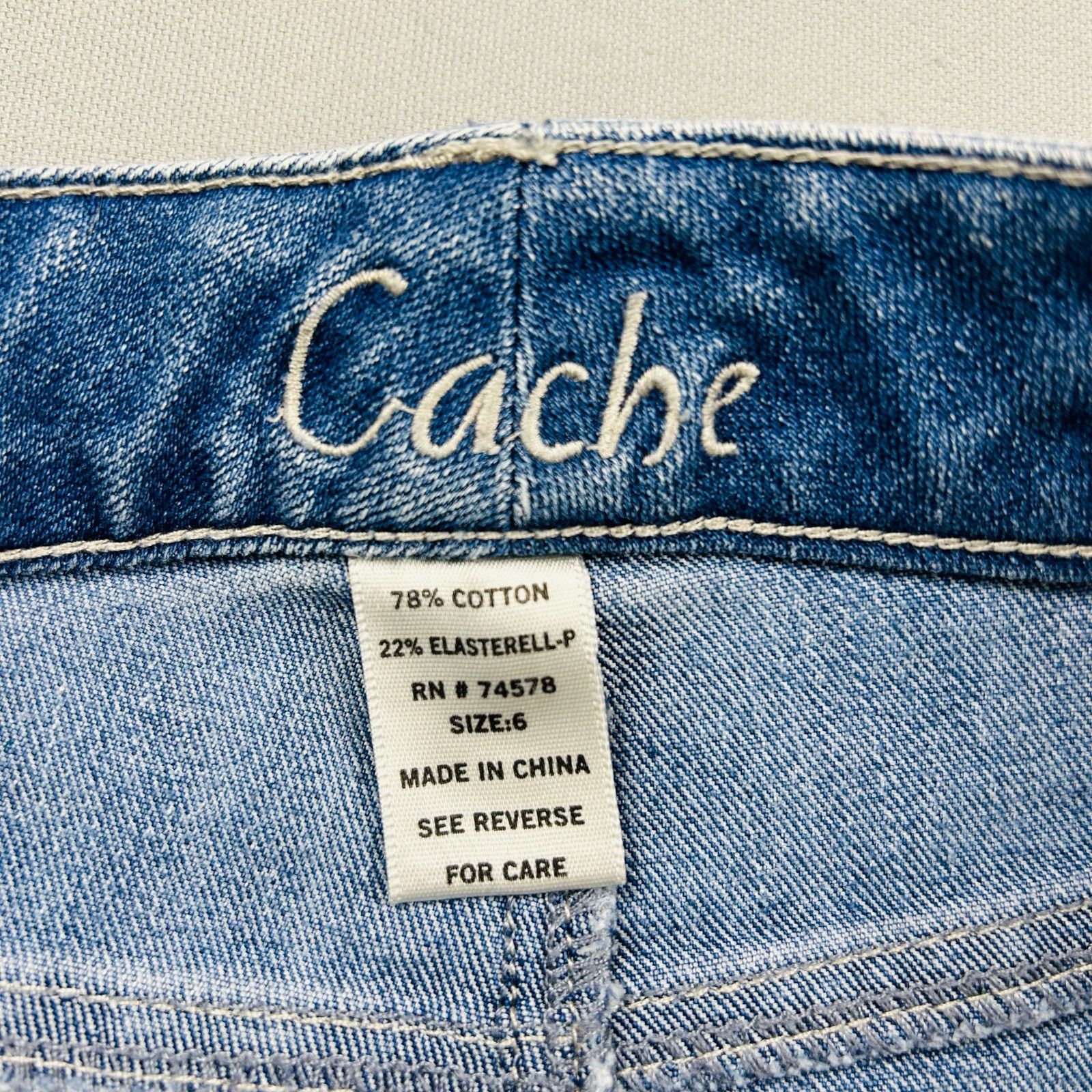 Vintage Y2K Cache Jeans All Over Rhinestone Studded Cropped Capri 6 Size 28" / US 6 / IT 42 - 7 Thumbnail