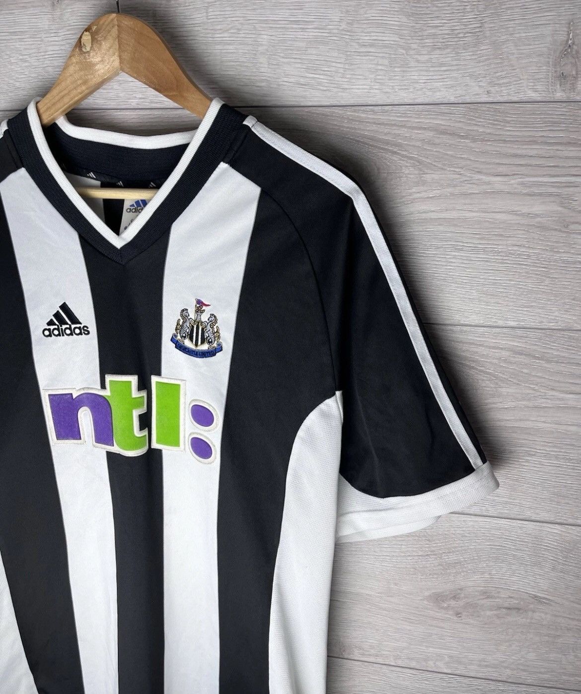 Vintage VINTAGE SOCCER JERSEYS ADIDAS NEWCASTLE UNITED SIZE L Size US L / EU 52-54 / 3 - 2 Thumbnail
