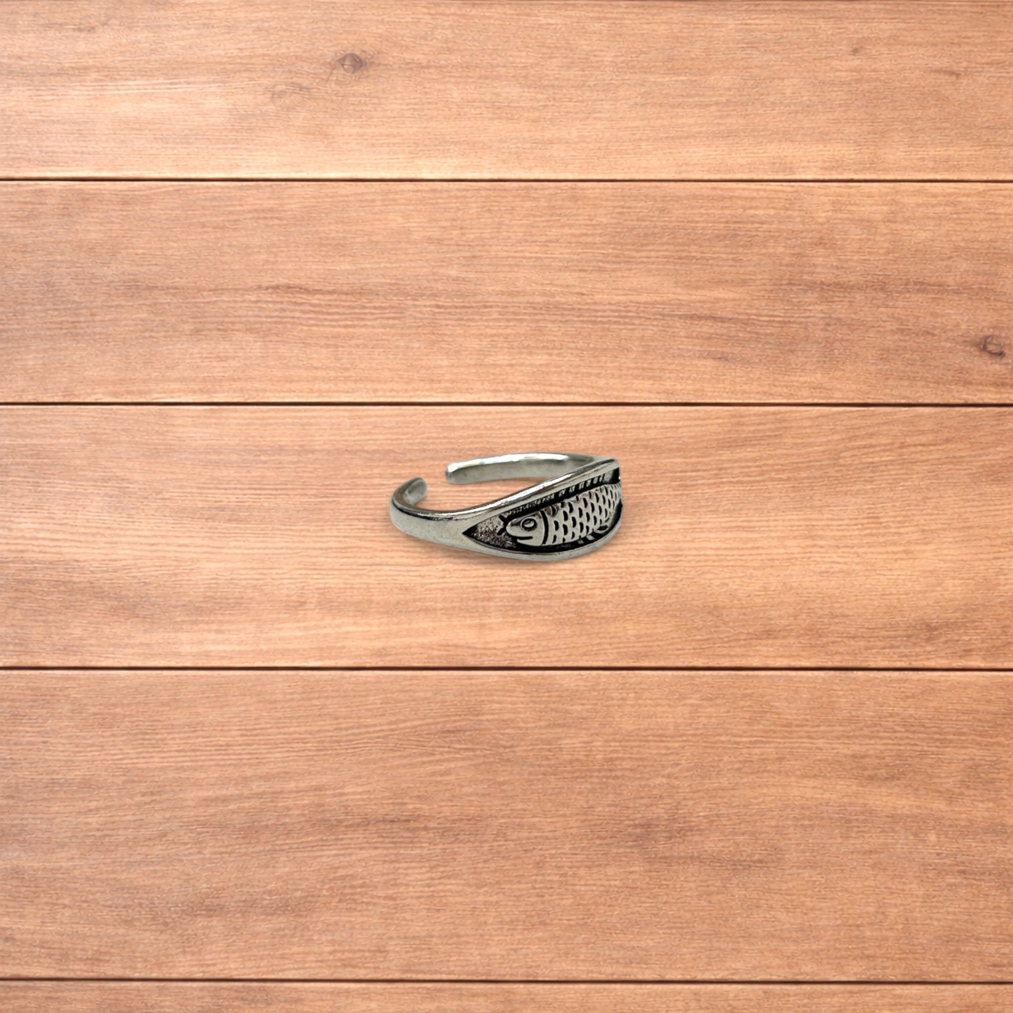 Japanese Brand Vintage style stainless steel retro fish ring in silver. Size ONE SIZE - 4 Thumbnail