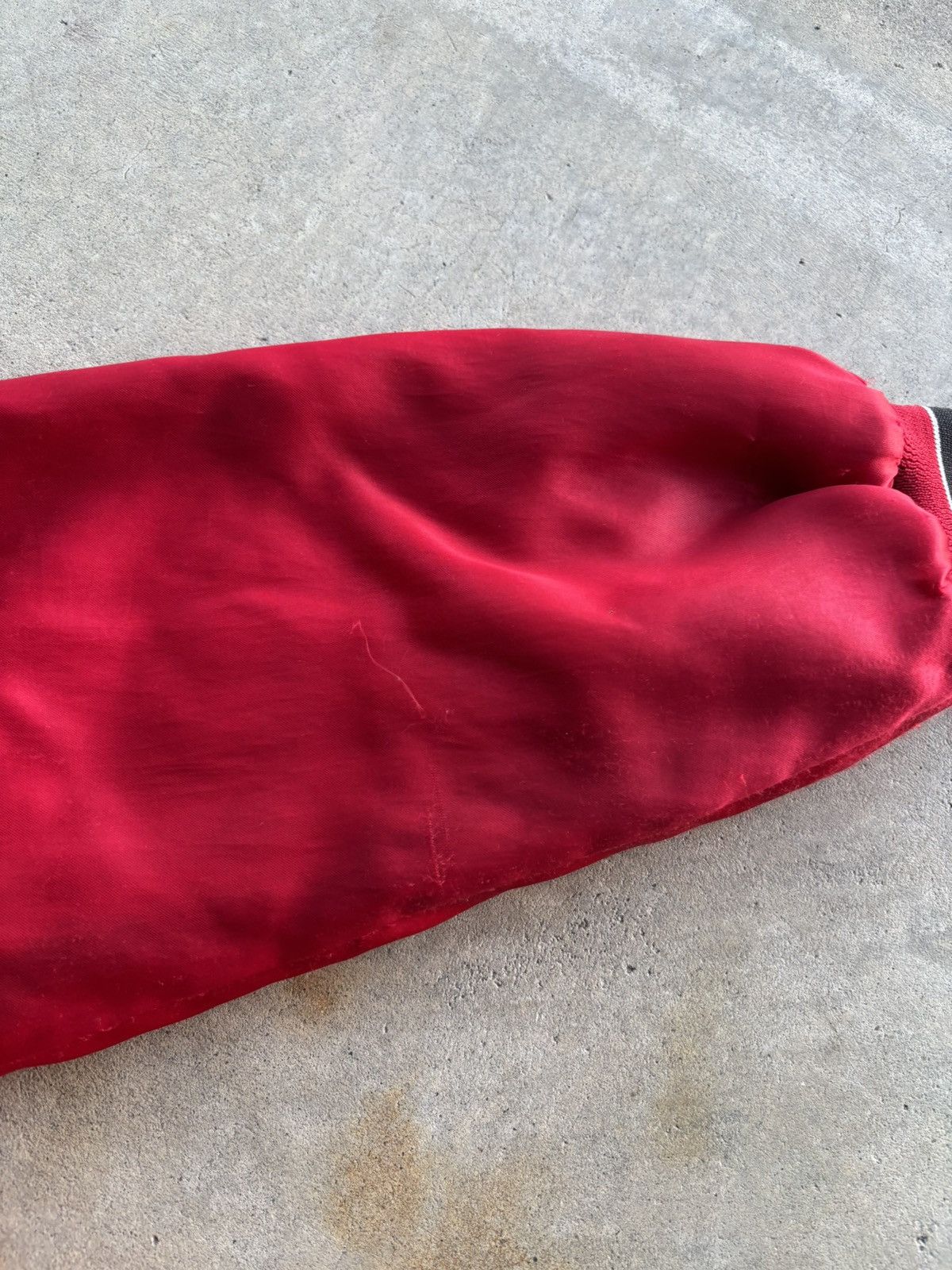 Chalk Line Vintage 90s Chalkline Chicago Bulls Satin Red Bomber Size US M / EU 48-50 / 2 - 5 Thumbnail