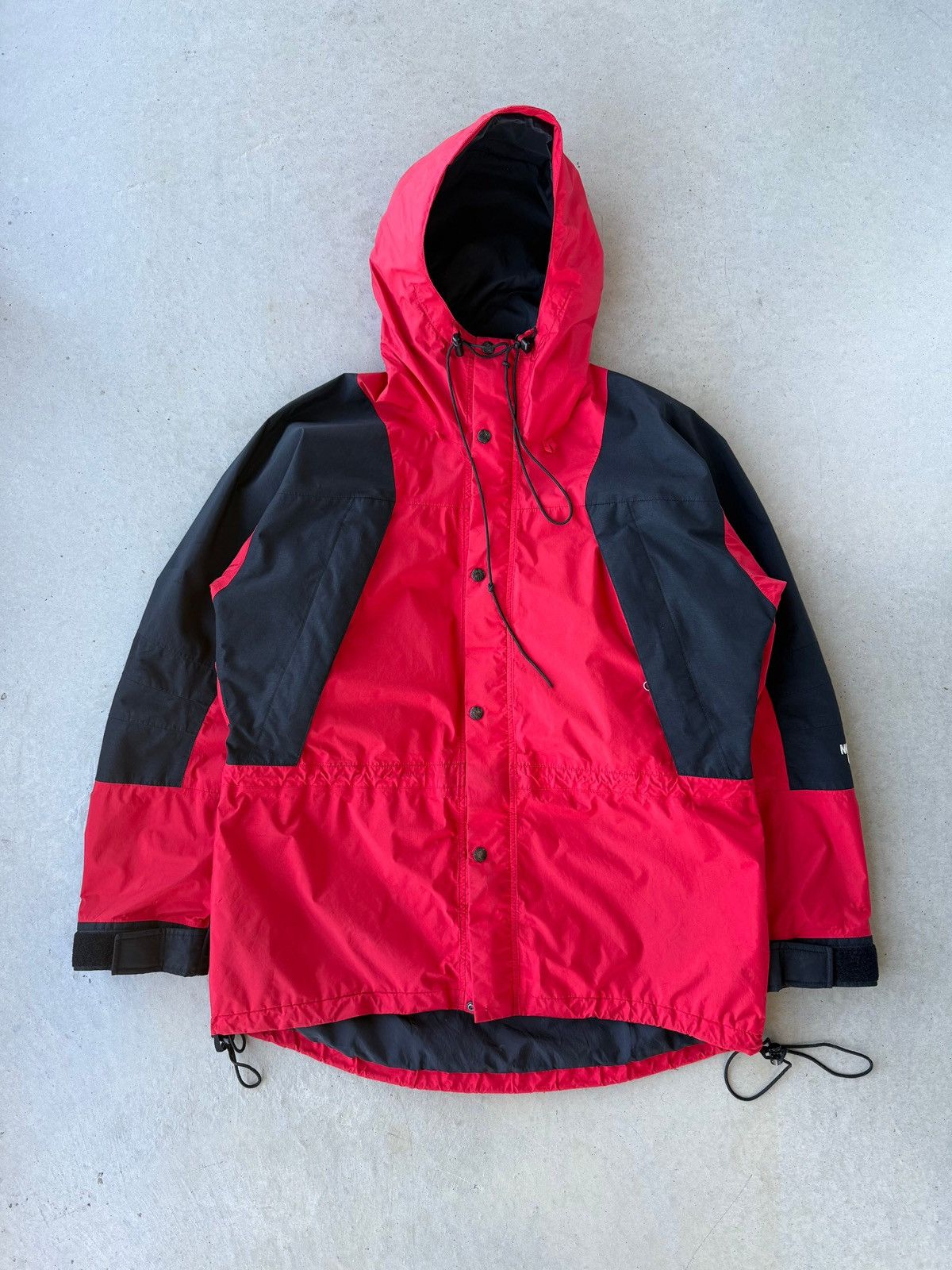 The North Face Vintage 90s The North Face Gortex Red Hooded Jacket Size US L / EU 52-54 / 3 - 1 Thumbnail