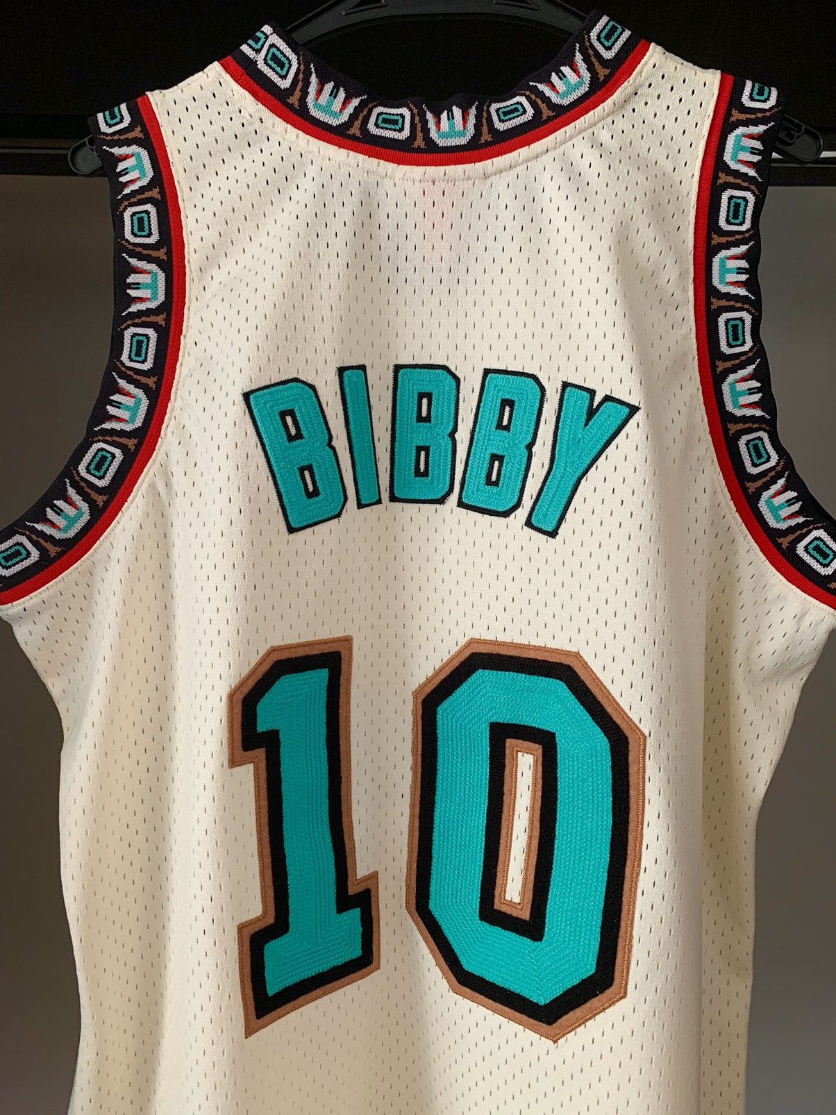 Mitchell & Ness Vancouver Grizzlies Mike Bibby Mitchell & Ness Jersey Size US L / EU 52-54 / 3 - 4 Thumbnail